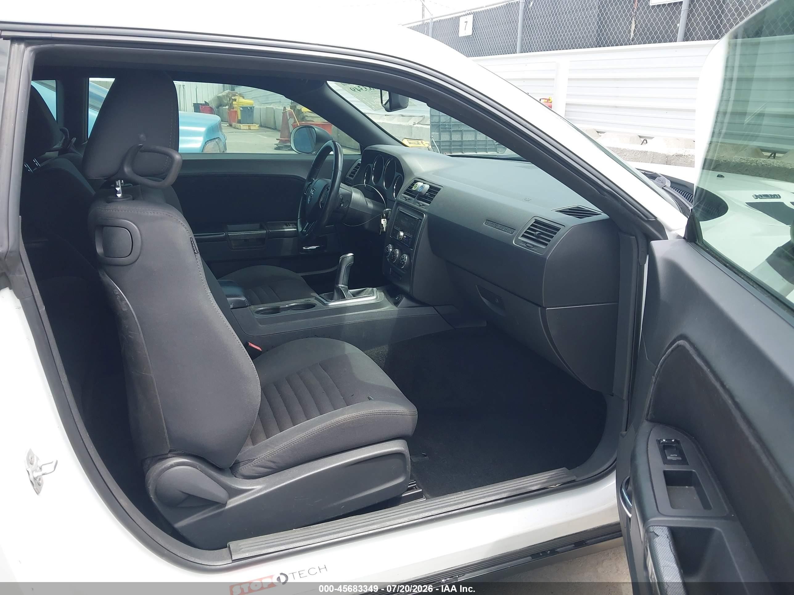 2011 Dodge Challenger R/t White vin: 2B3CJ5DT3BH552989