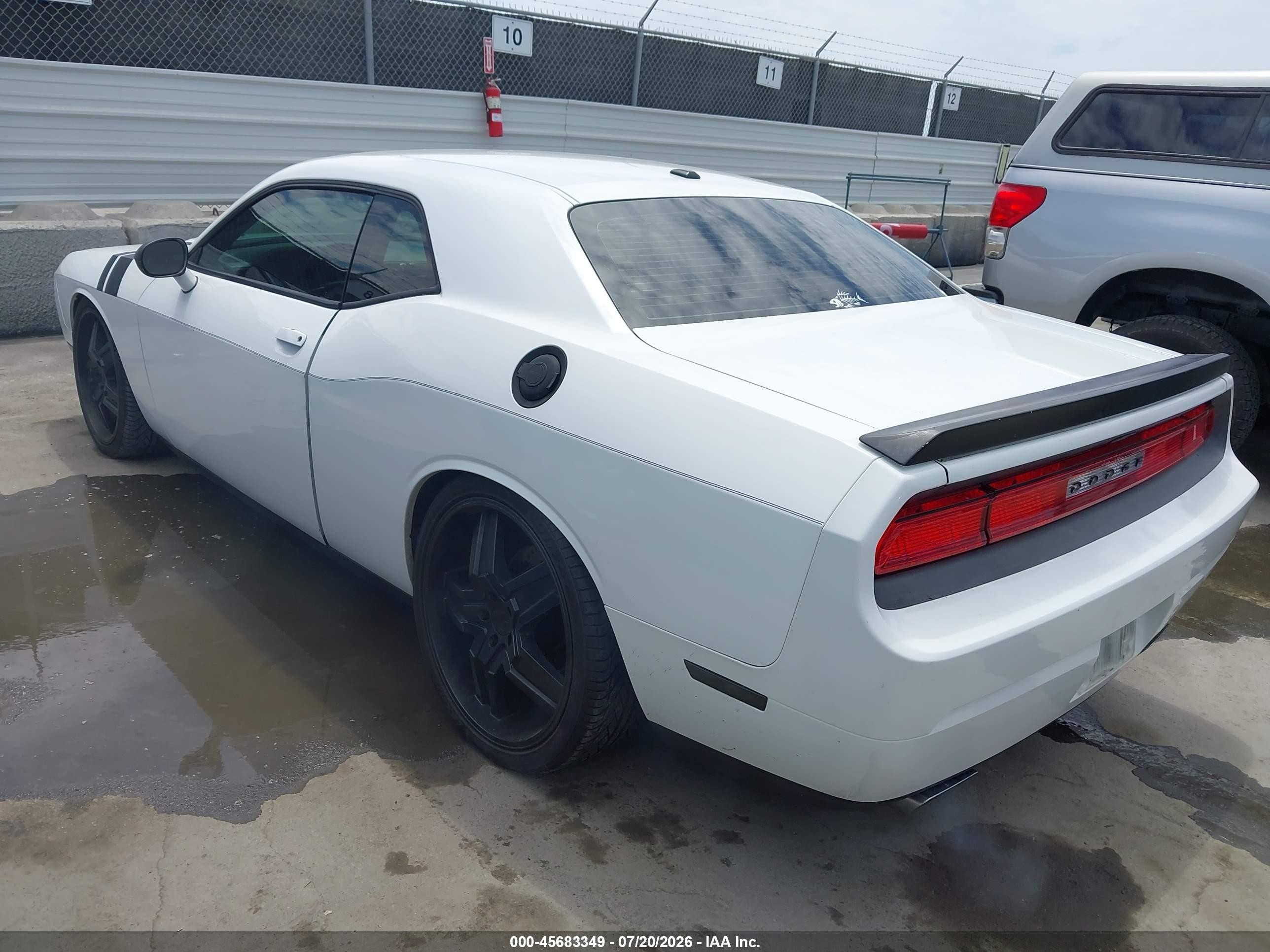 2011 Dodge Challenger R/t White vin: 2B3CJ5DT3BH552989