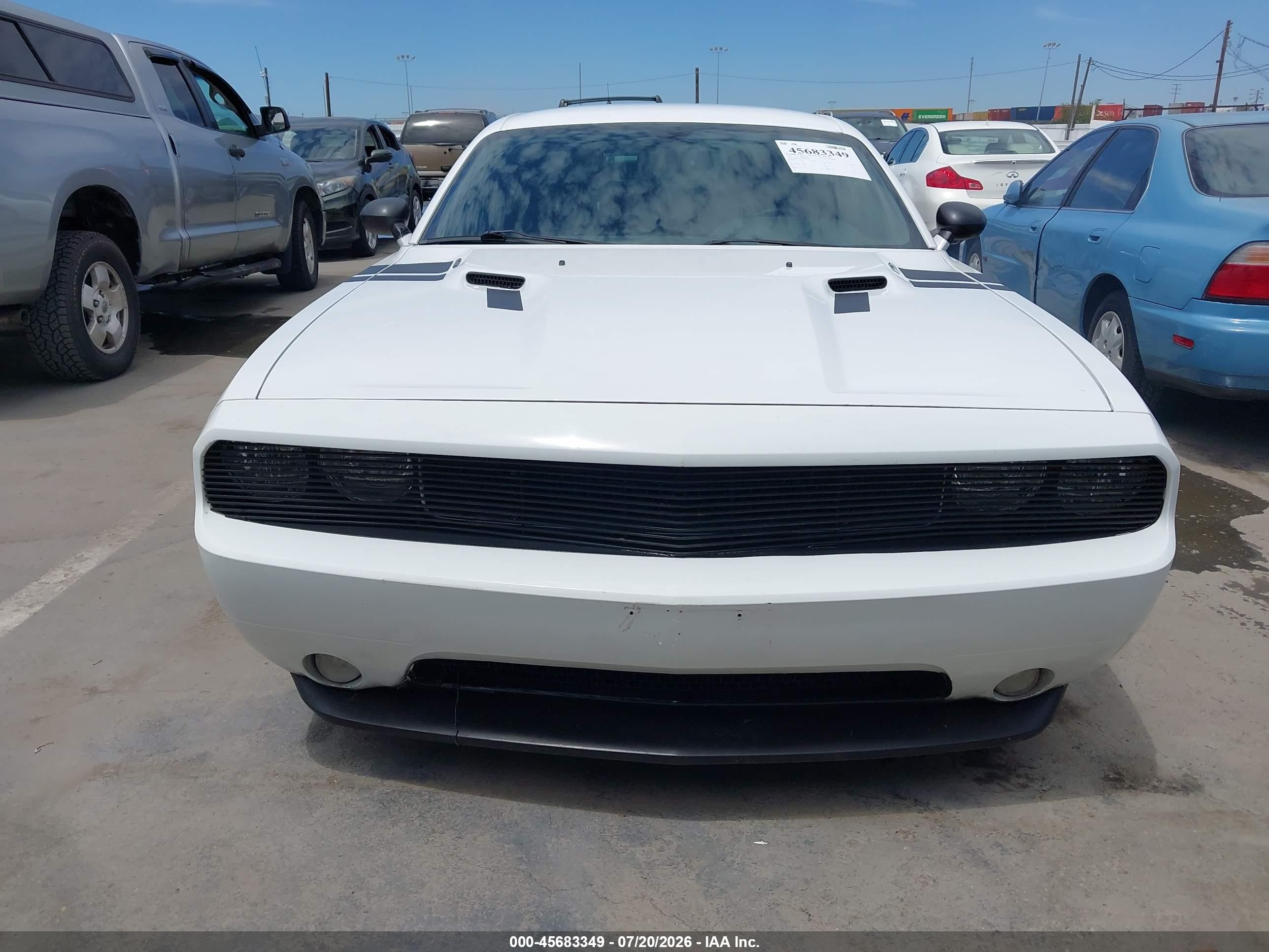 2011 Dodge Challenger R/t White vin: 2B3CJ5DT3BH552989