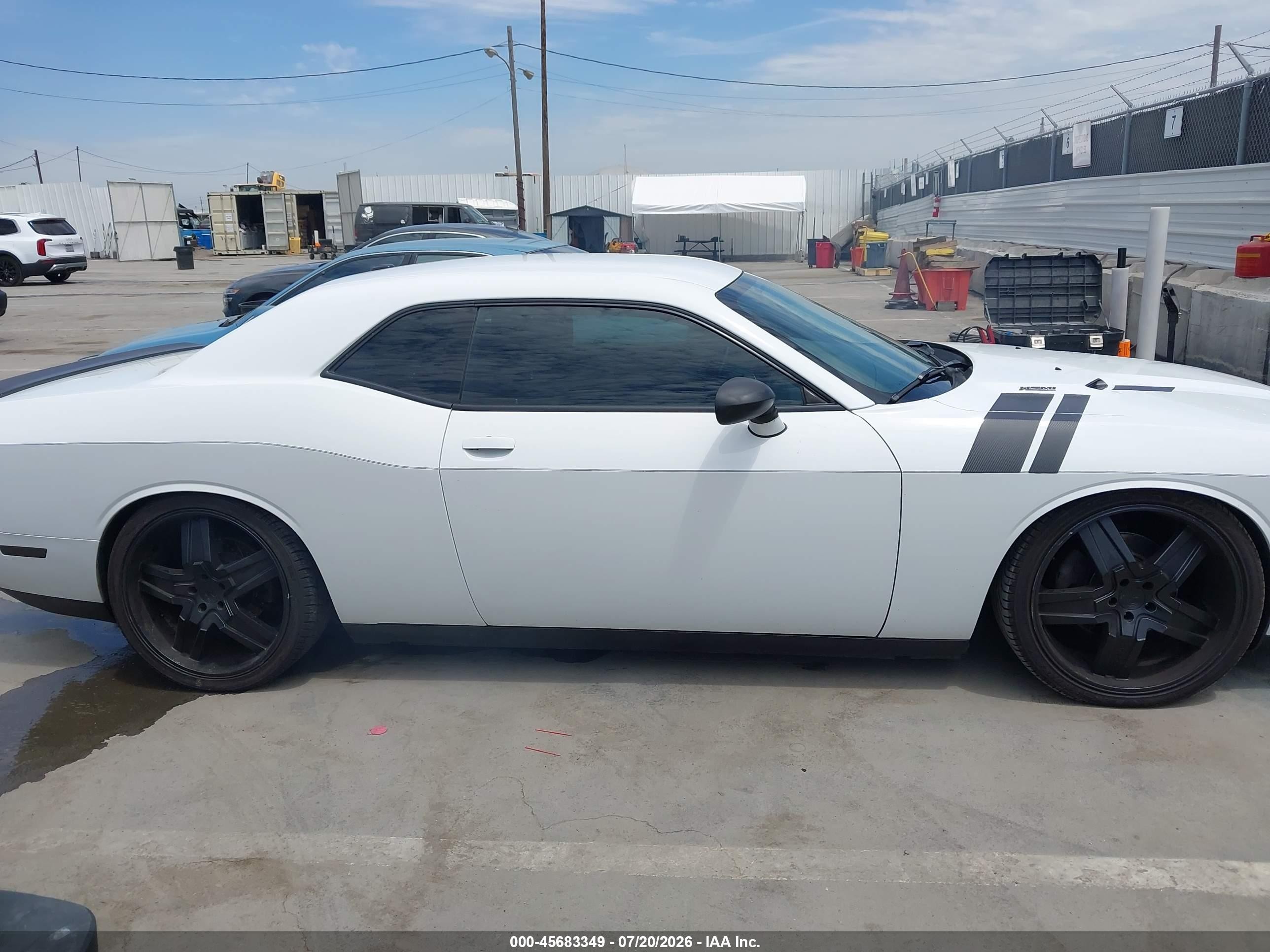 2011 Dodge Challenger R/t White vin: 2B3CJ5DT3BH552989