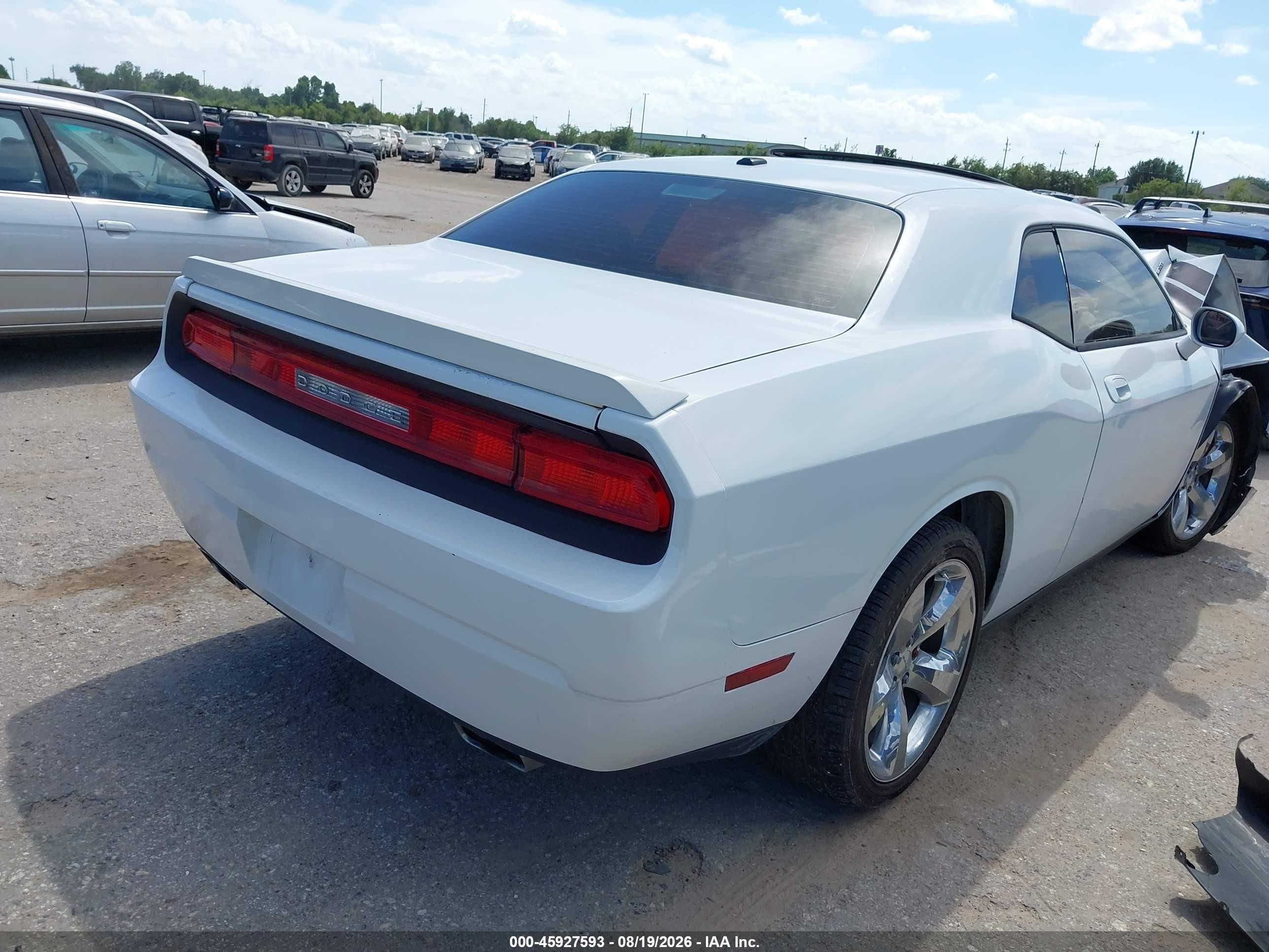 2010 Dodge Challenger R/t White vin: 2B3CJ5DT5AH283652