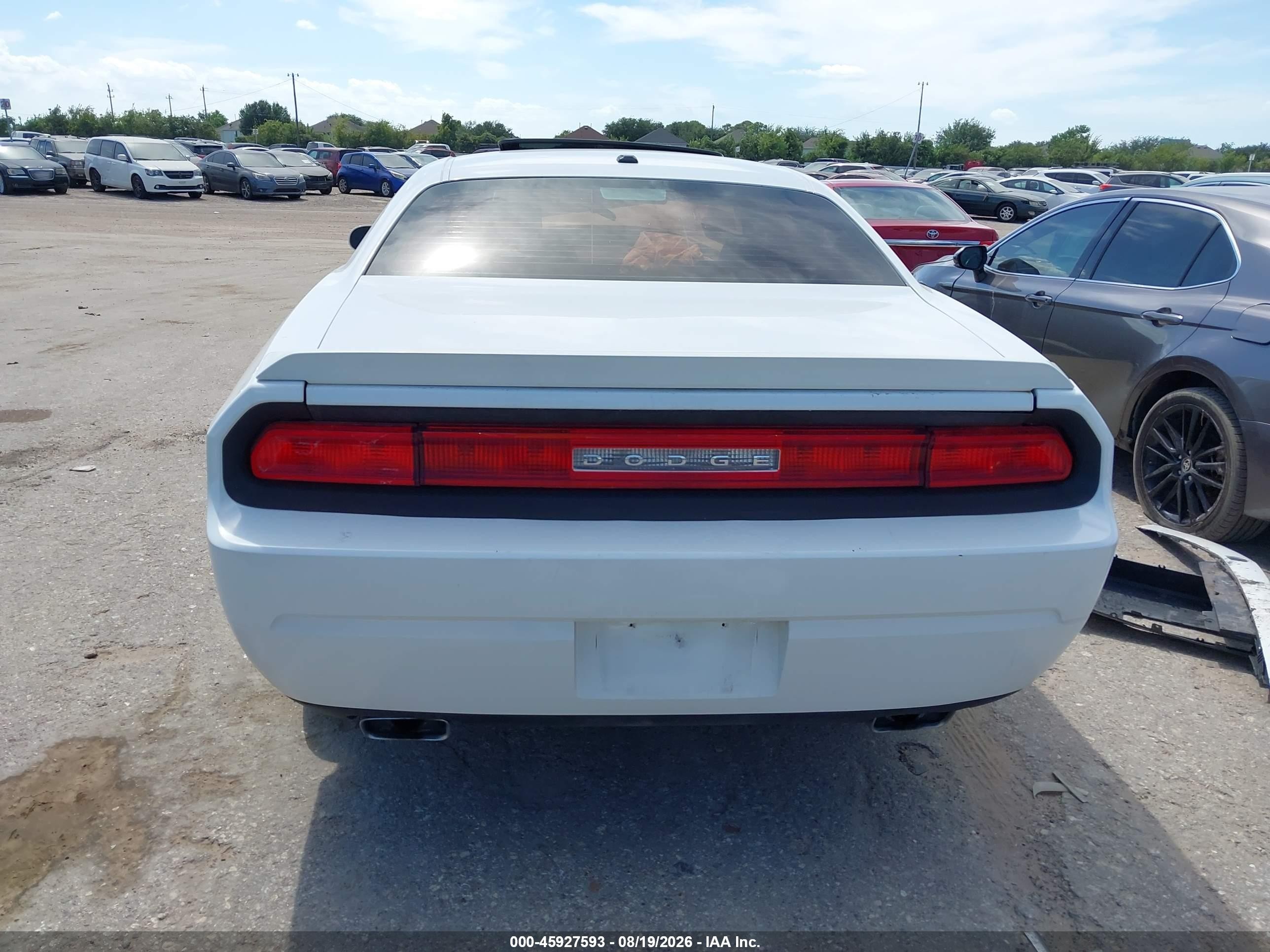 2010 Dodge Challenger R/t White vin: 2B3CJ5DT5AH283652