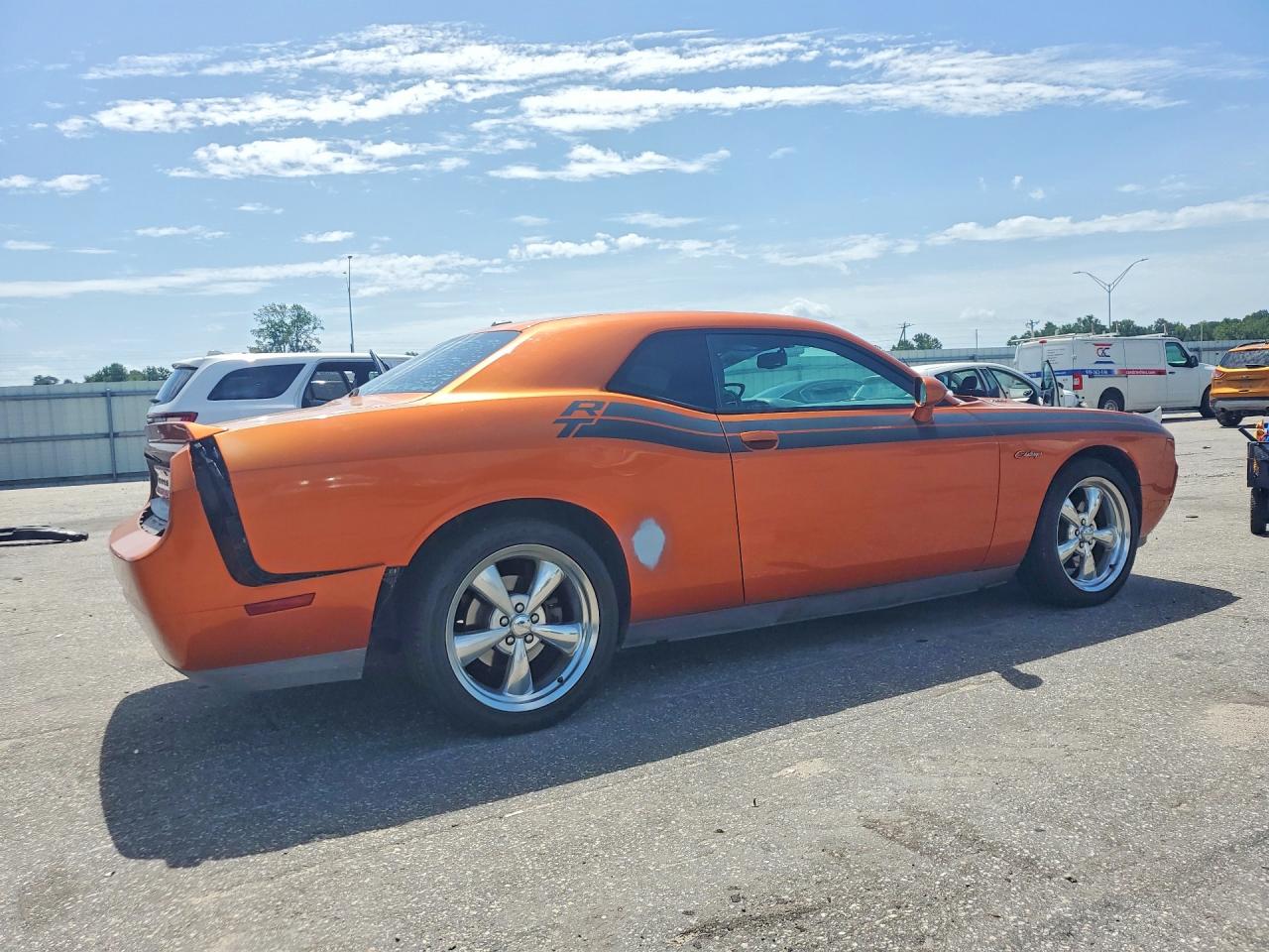 2011 Dodge Challenger Orange vin: 2B3CJ5DT6BH565543