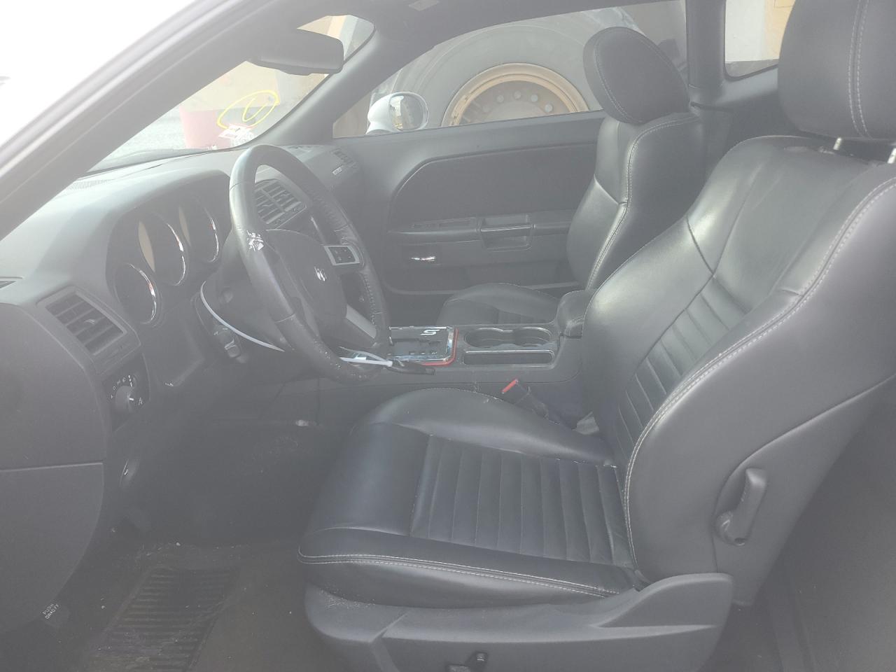 2010 Dodge Challenger R/t White vin: 2B3CJ5DT7AH296838