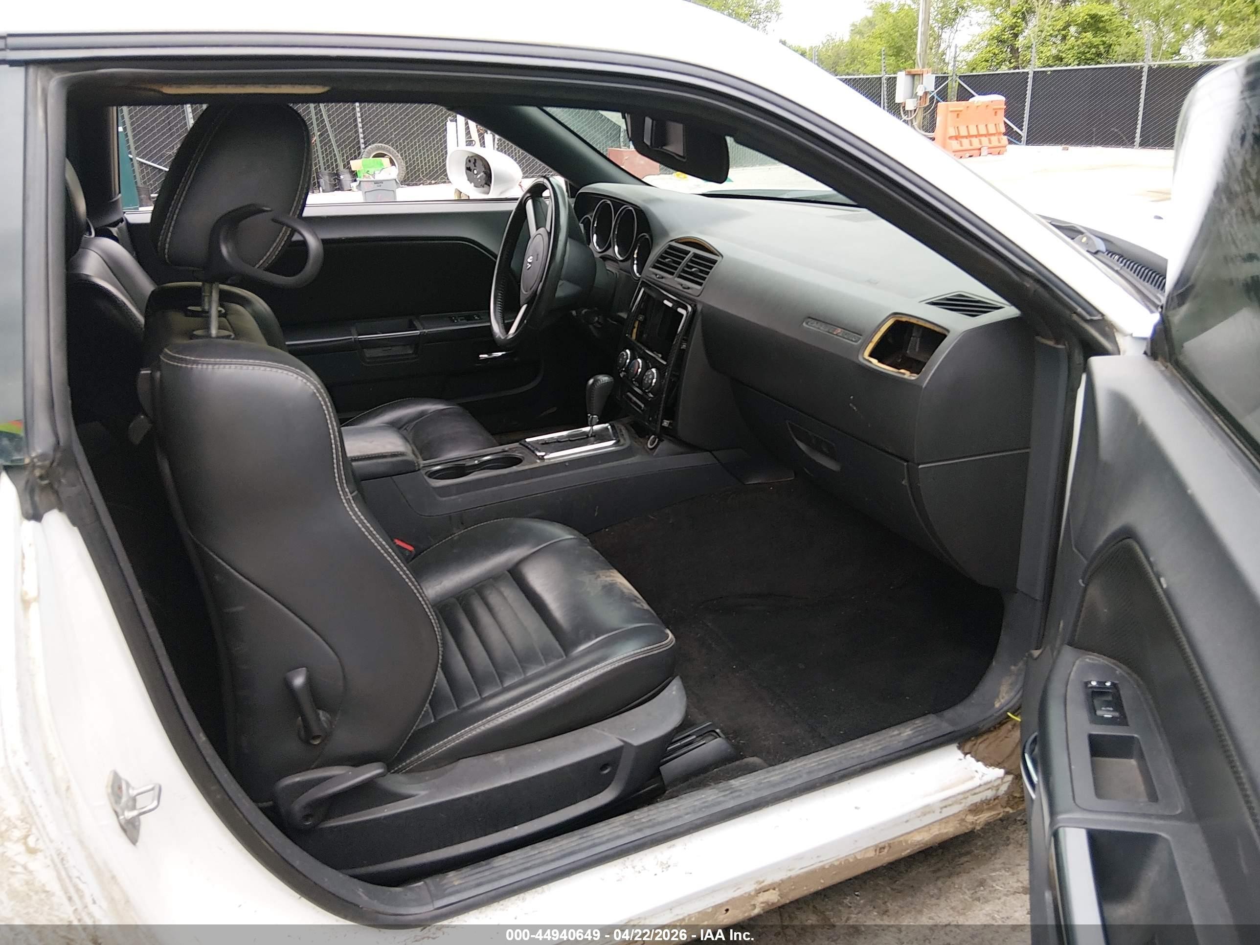 2010 Dodge Challenger R/t White vin: 2B3CJ5DT9AH289308