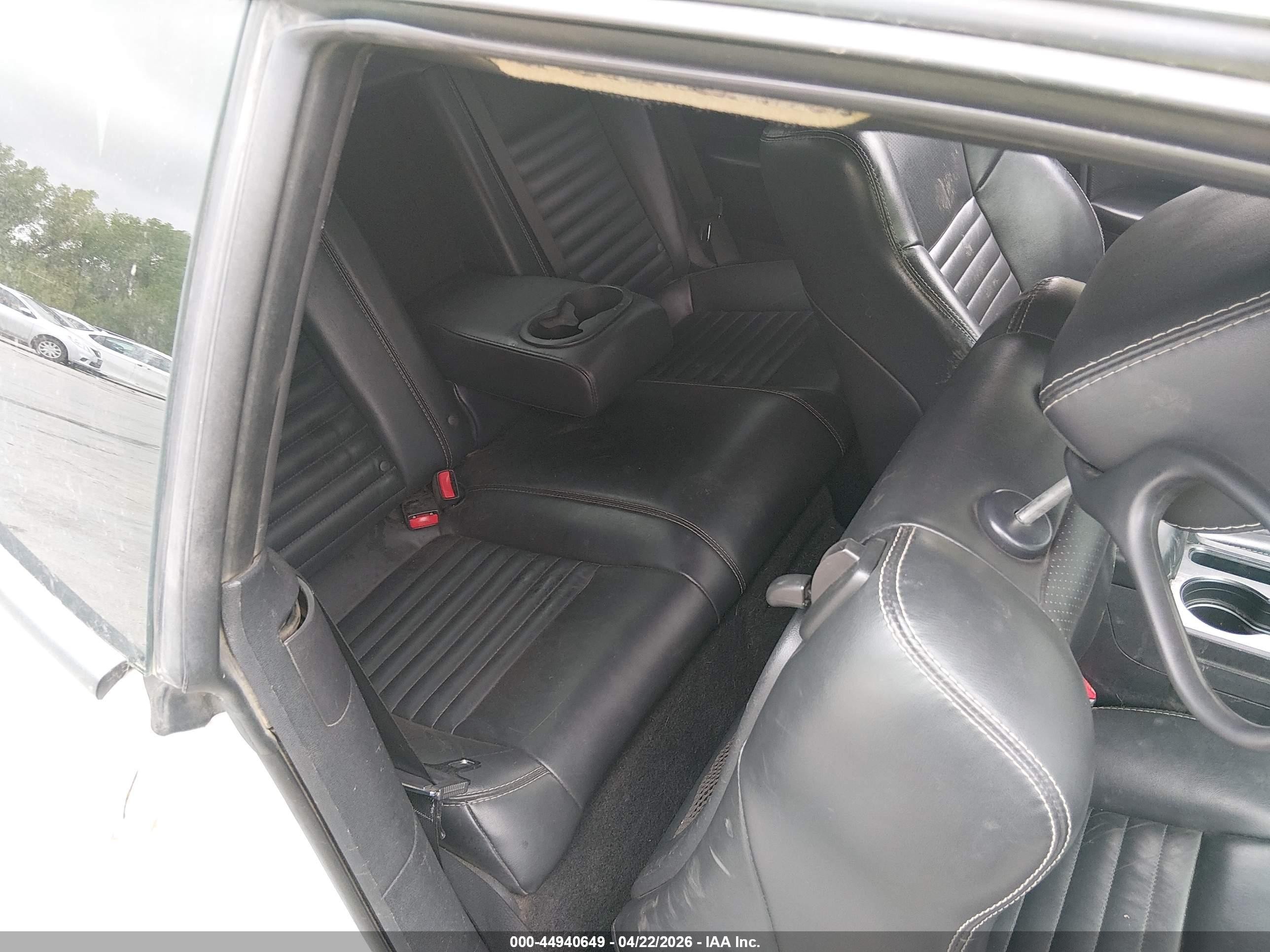 2010 Dodge Challenger R/t White vin: 2B3CJ5DT9AH289308