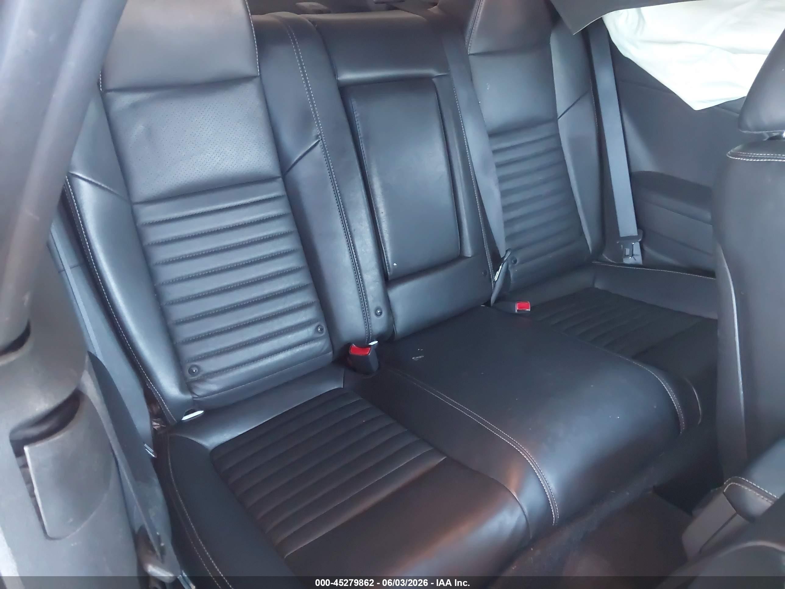 2011 Dodge Challenger R/t White vin: 2B3CJ5DT9BH584572