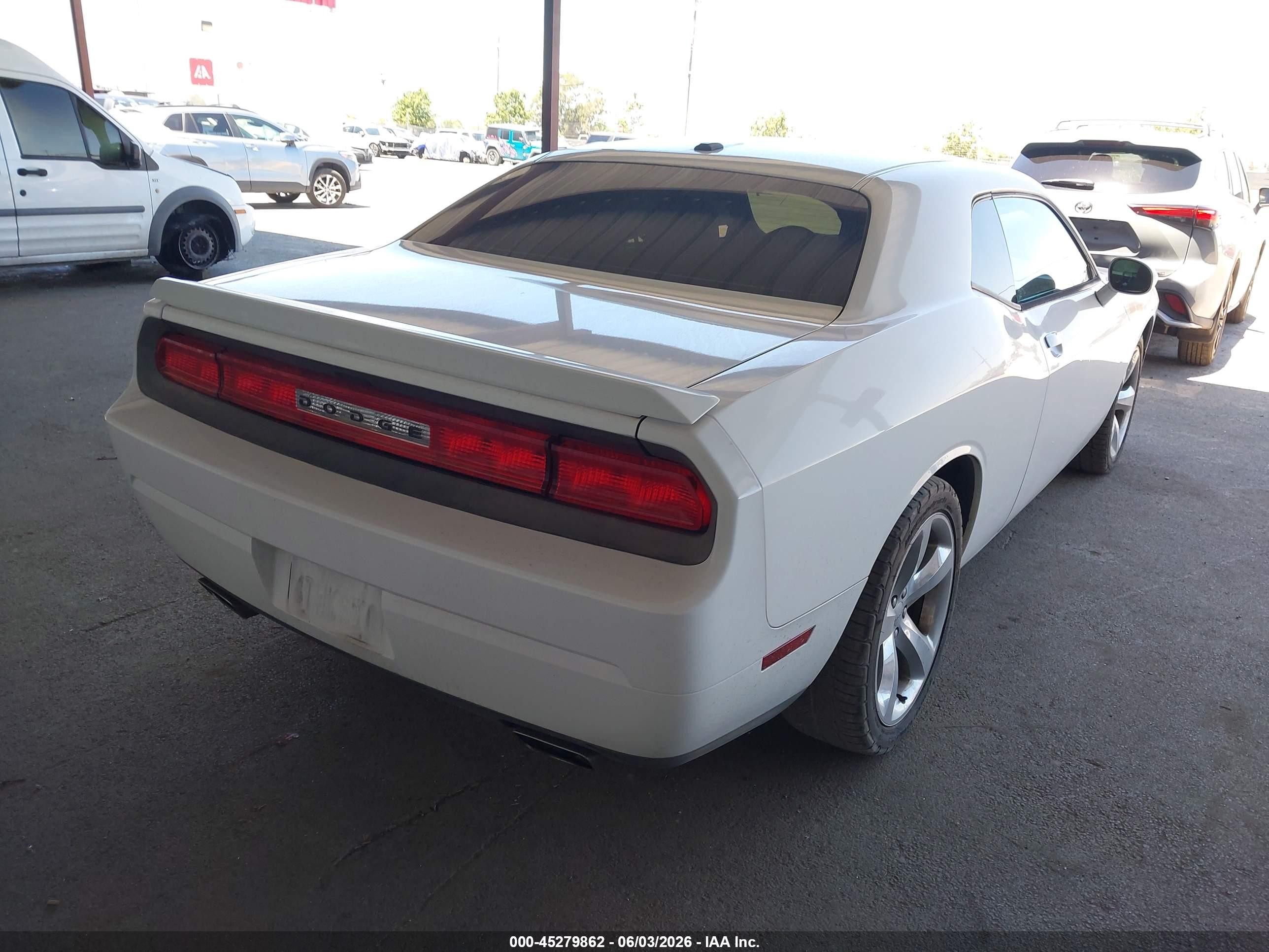 2011 Dodge Challenger R/t White vin: 2B3CJ5DT9BH584572