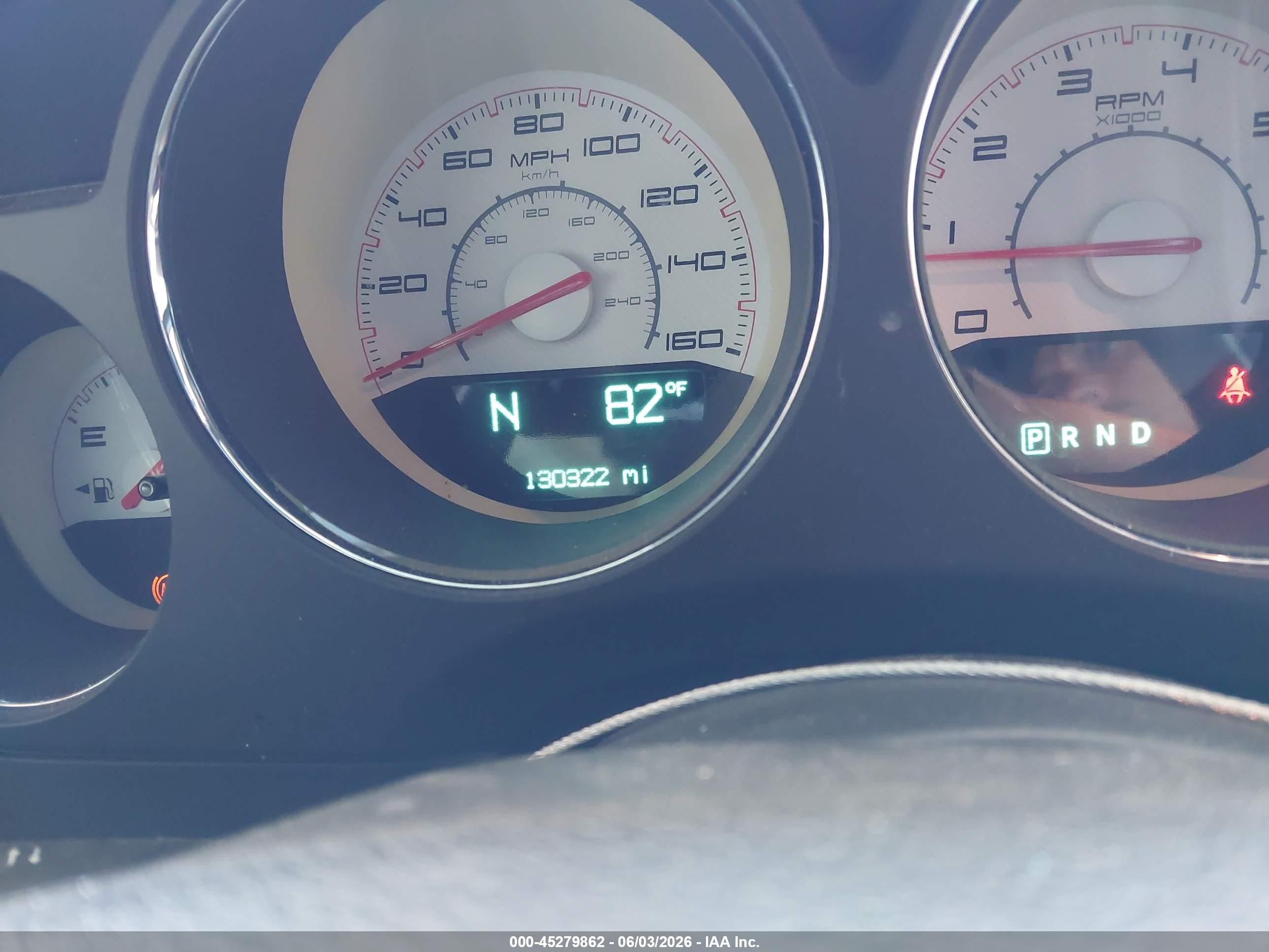 2011 Dodge Challenger R/t White vin: 2B3CJ5DT9BH584572