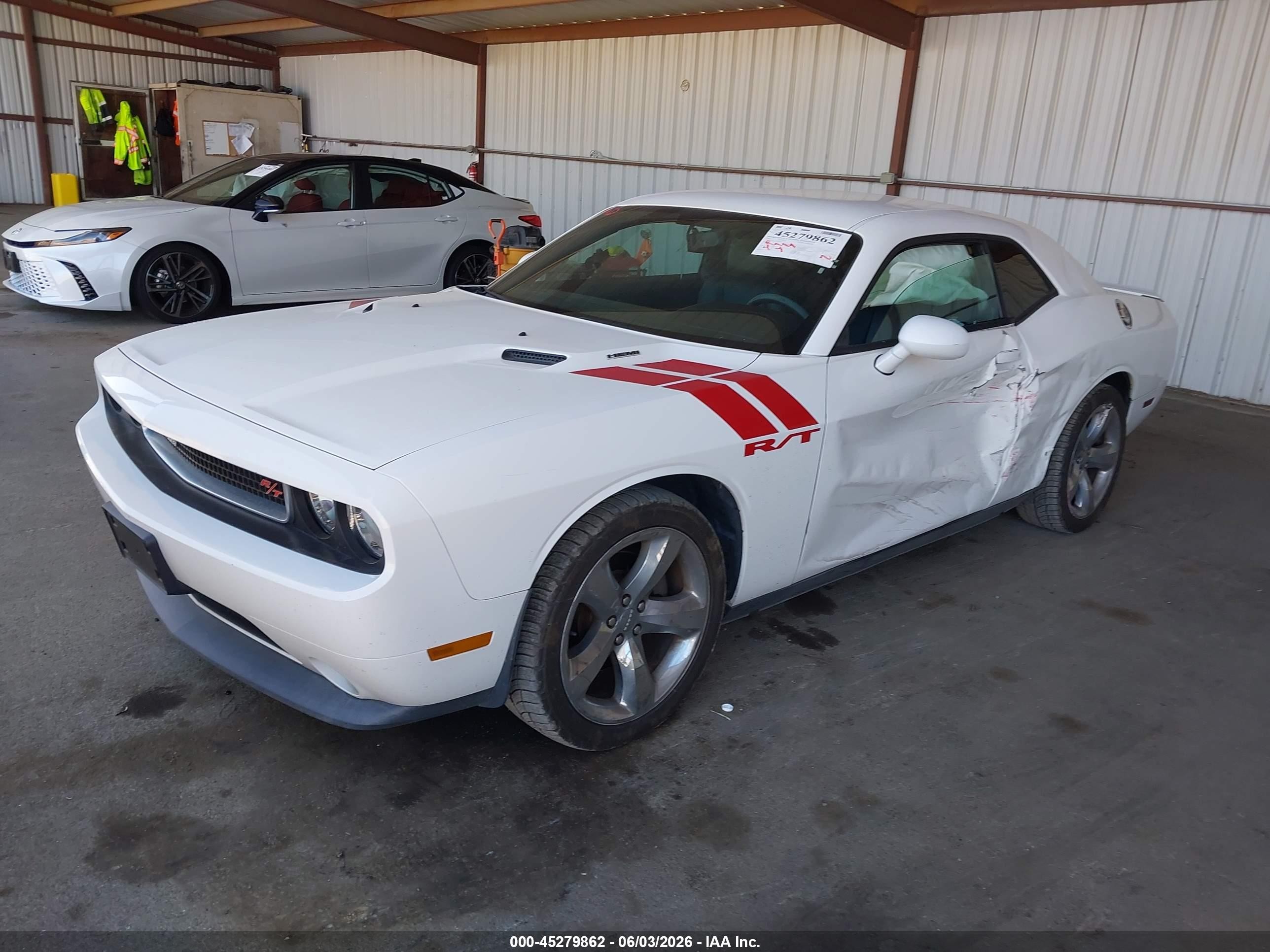 2011 Dodge Challenger R/t White vin: 2B3CJ5DT9BH584572