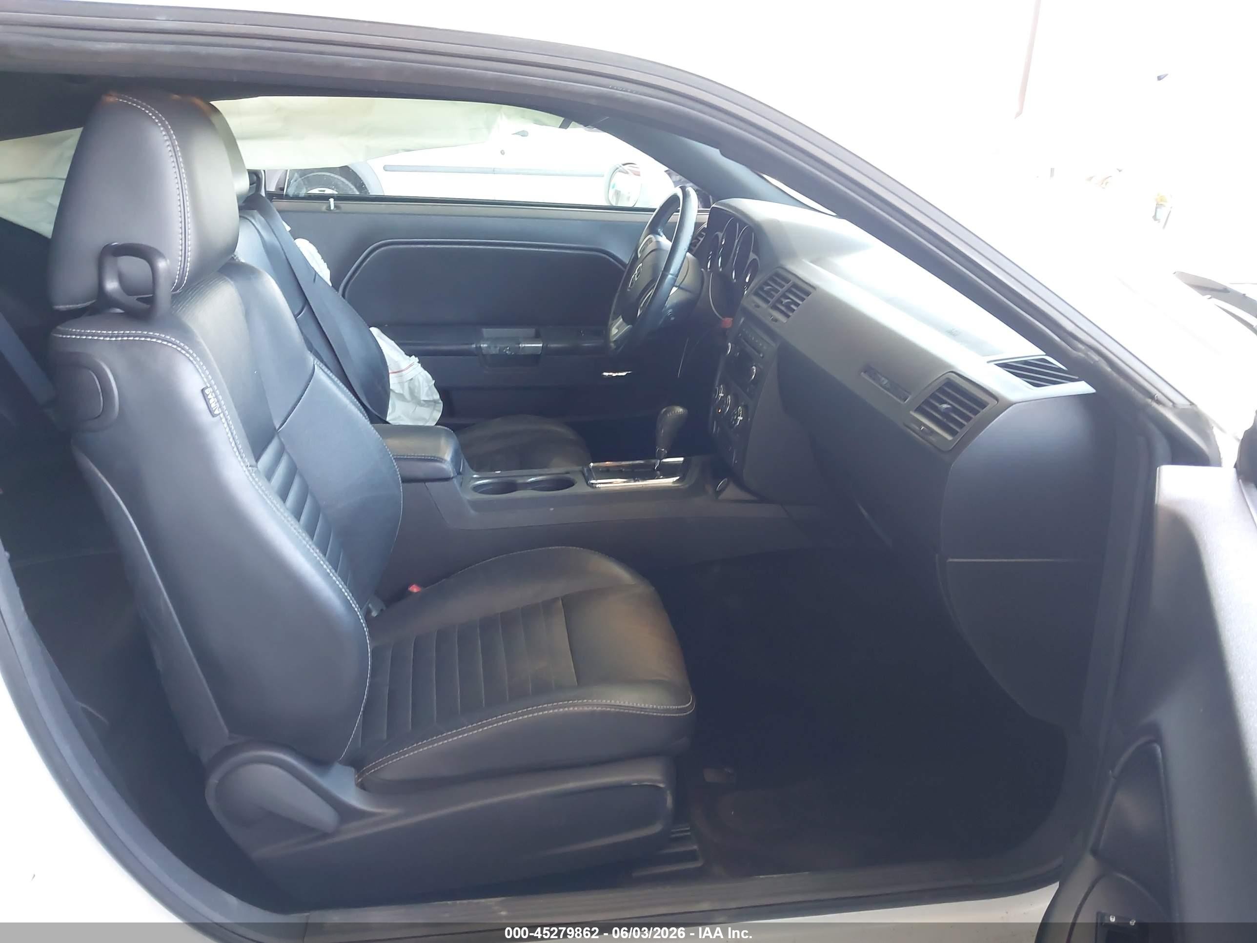 2011 Dodge Challenger R/t White vin: 2B3CJ5DT9BH584572