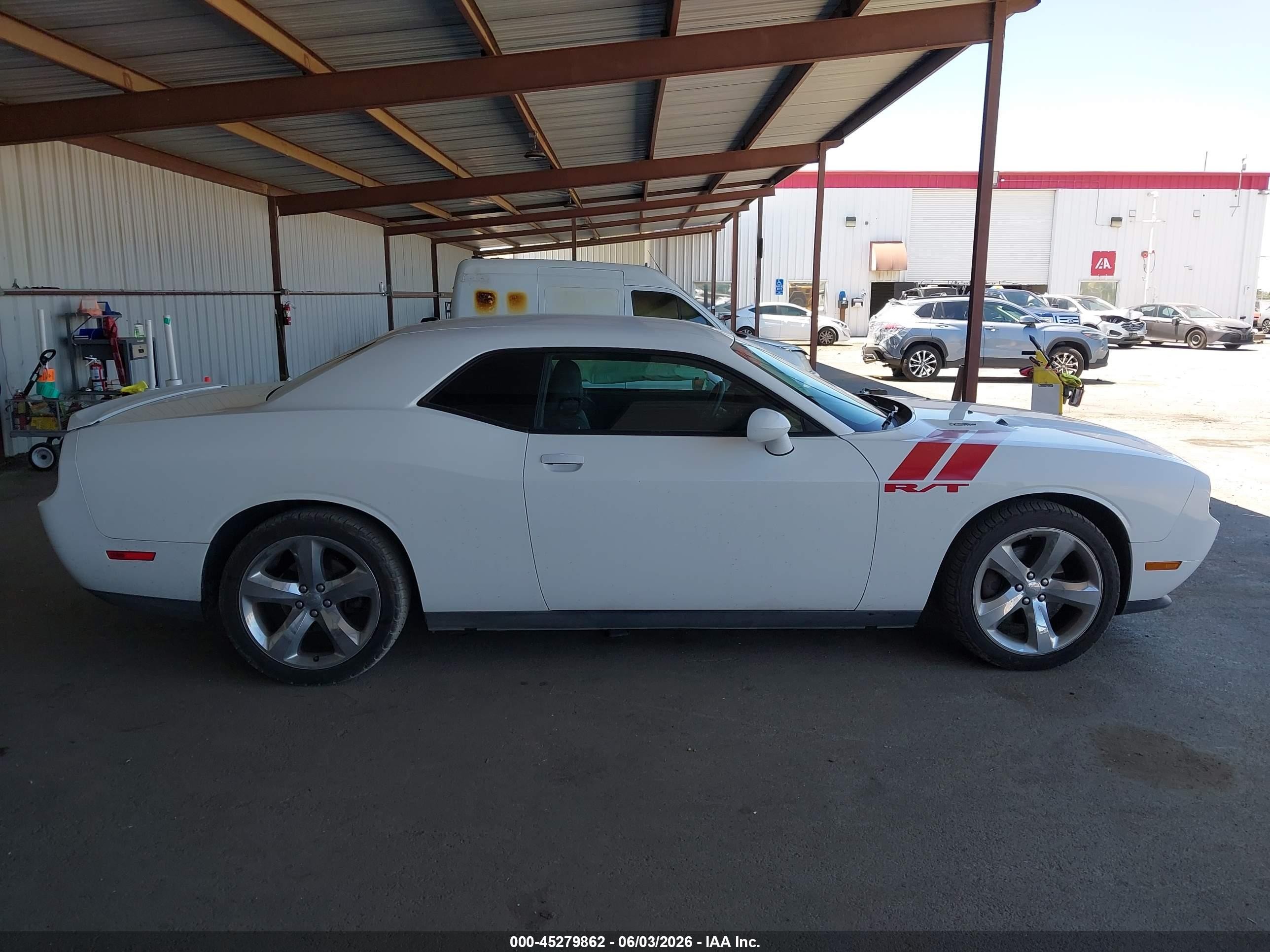 2011 Dodge Challenger R/t White vin: 2B3CJ5DT9BH584572