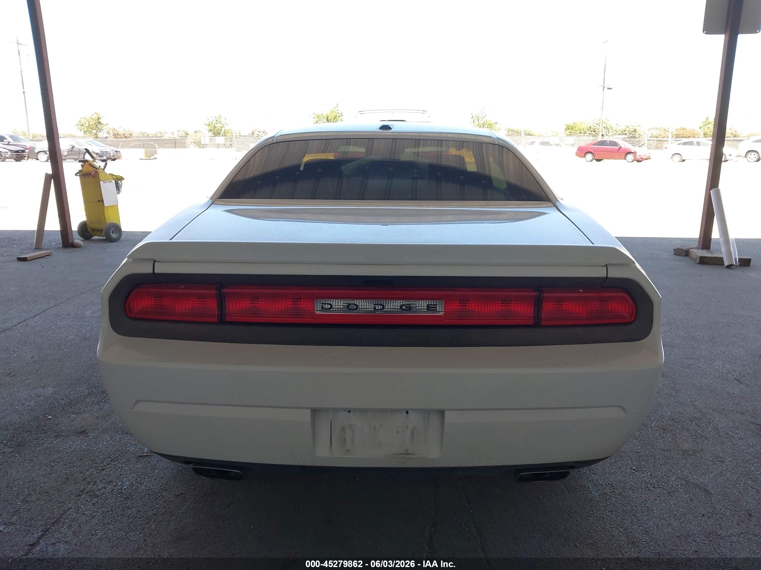 2011 Dodge Challenger R/t White vin: 2B3CJ5DT9BH584572