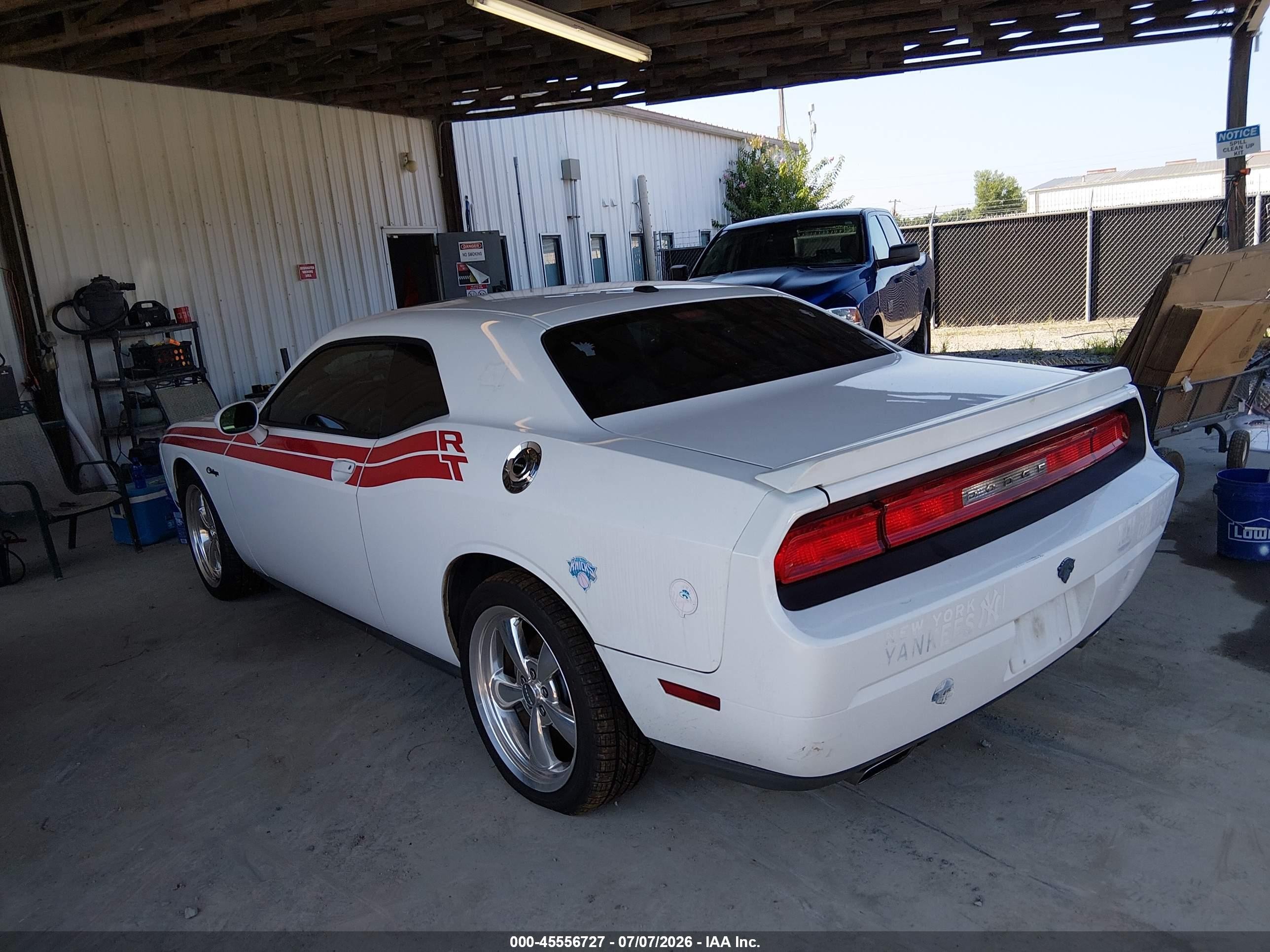 2011 Dodge Challenger R/t White vin: 2B3CJ5DT9BH604819