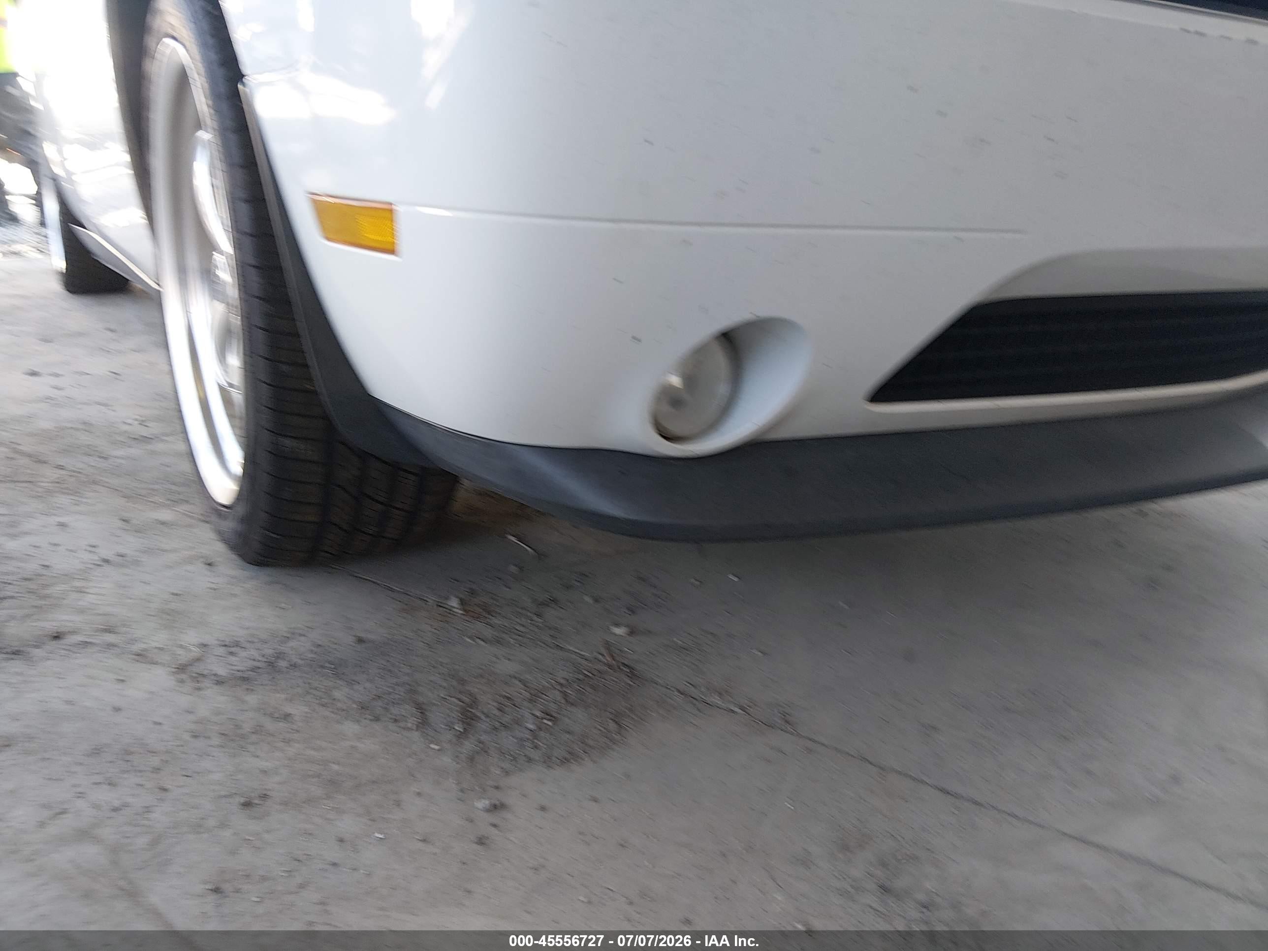 2011 Dodge Challenger R/t White vin: 2B3CJ5DT9BH604819