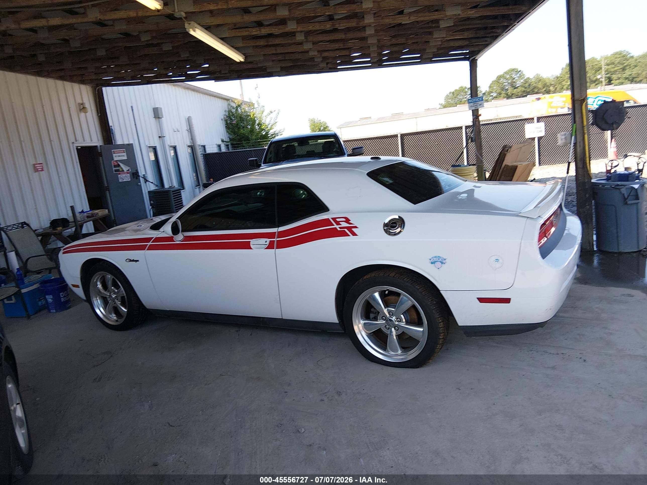 2011 Dodge Challenger R/t White vin: 2B3CJ5DT9BH604819