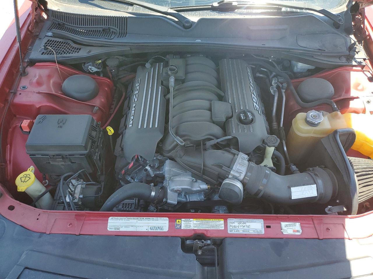 2011 Dodge Challenger Srt-8 Red vin: 2B3CJ7DJ4BH560089
