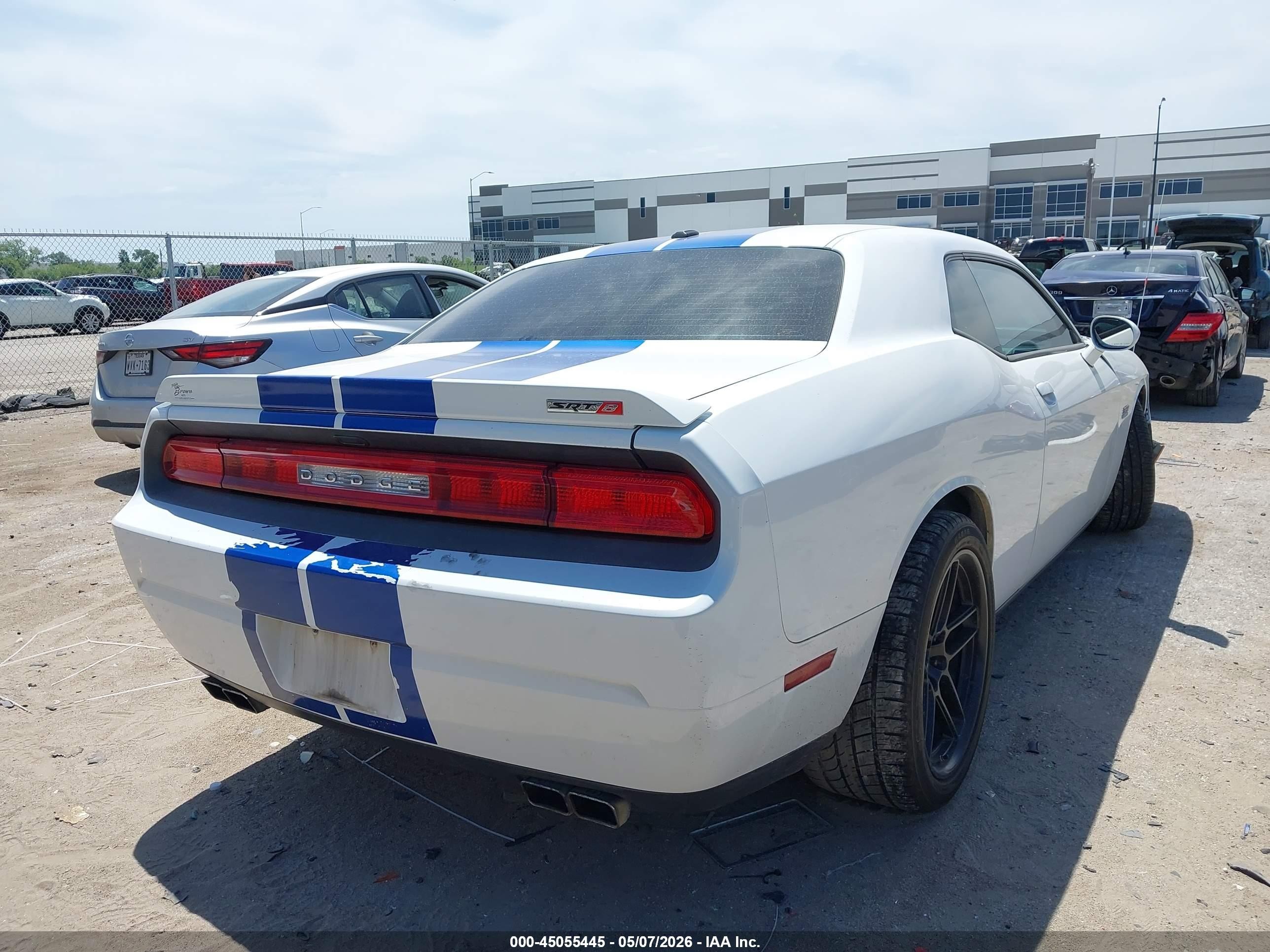 2011 Dodge Challenger Srt8 Белый vin: 2B3CJ7DJ7BH509783