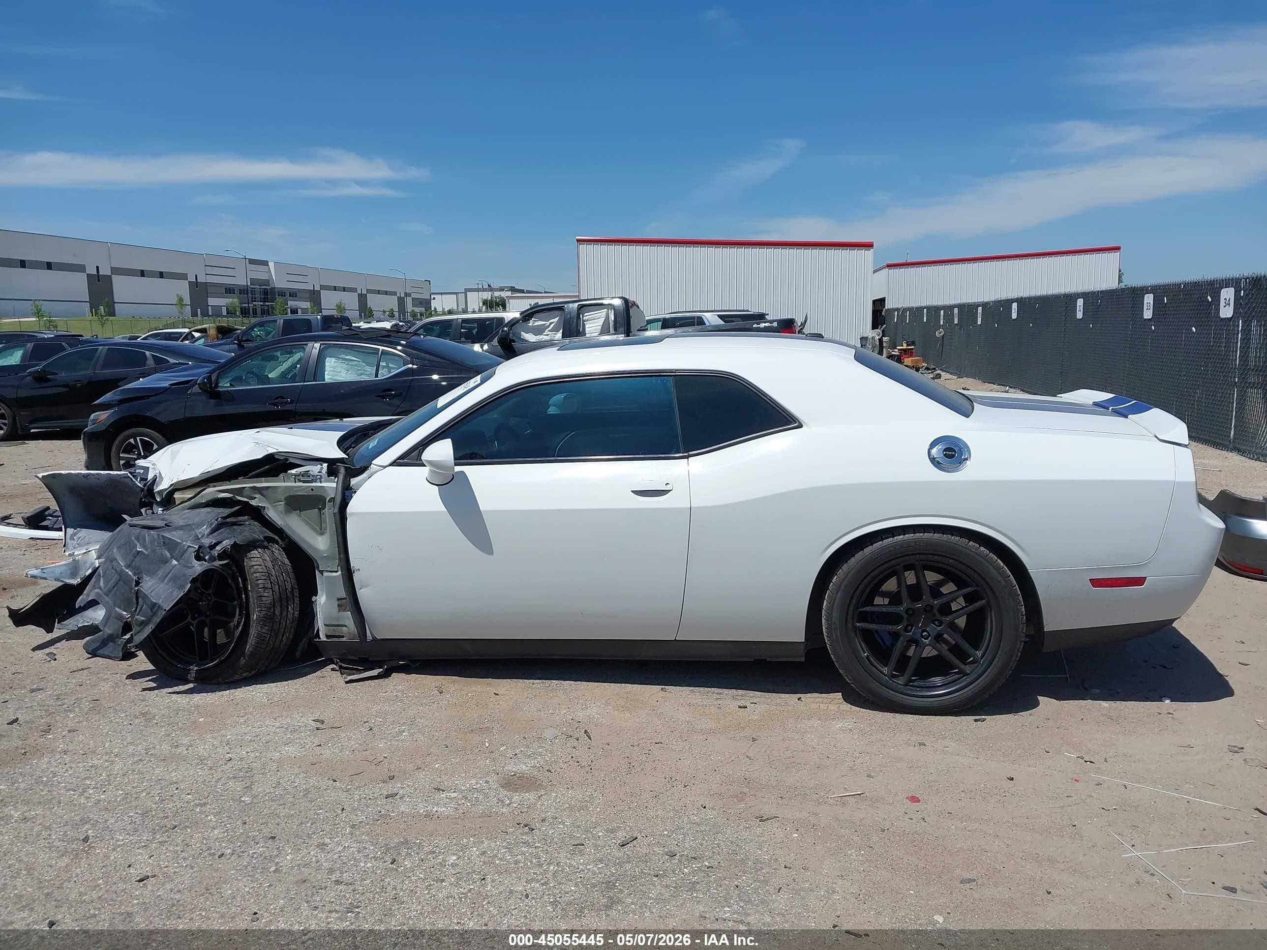 2011 Dodge Challenger Srt8 Белый vin: 2B3CJ7DJ7BH509783