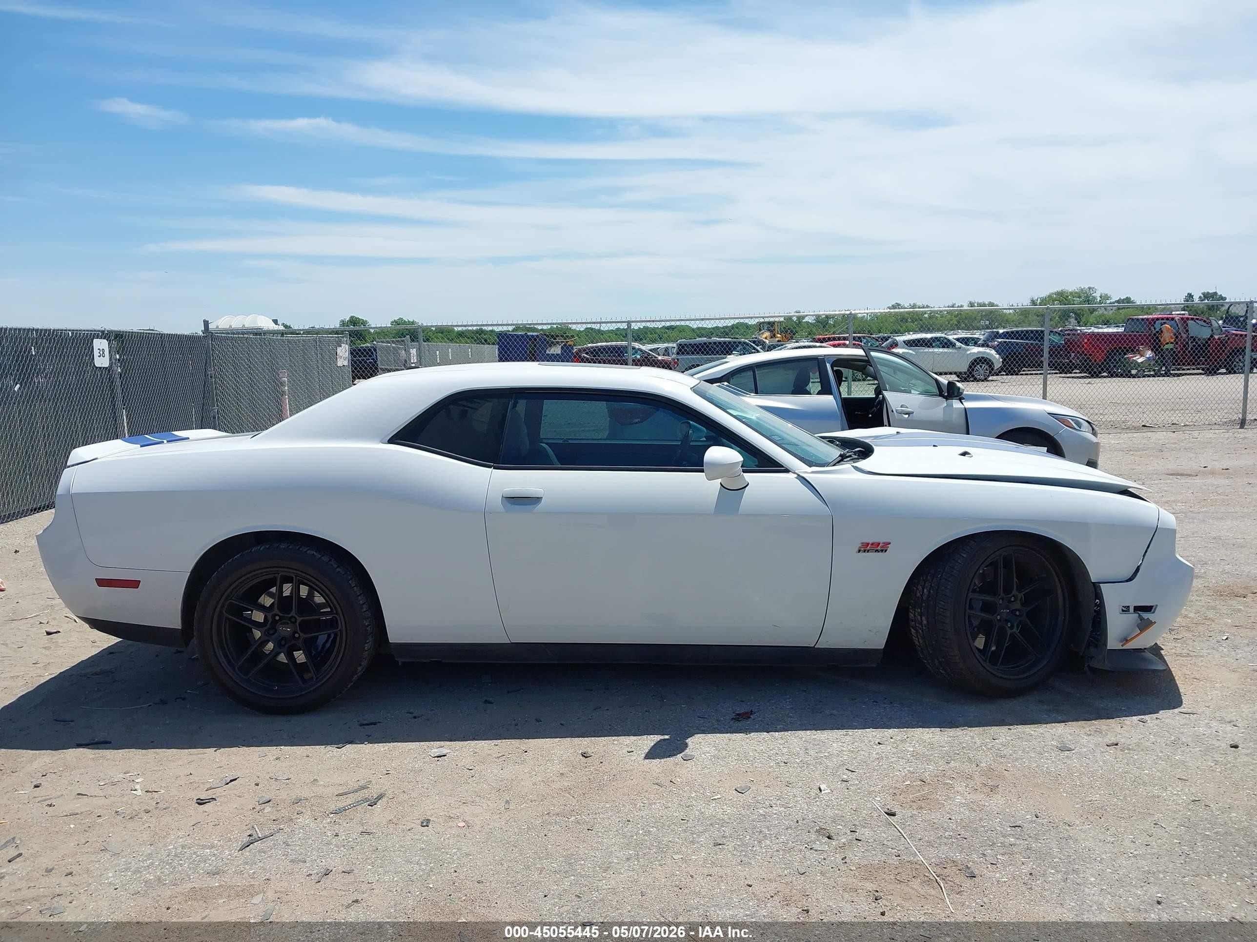 2011 Dodge Challenger Srt8 Белый vin: 2B3CJ7DJ7BH509783