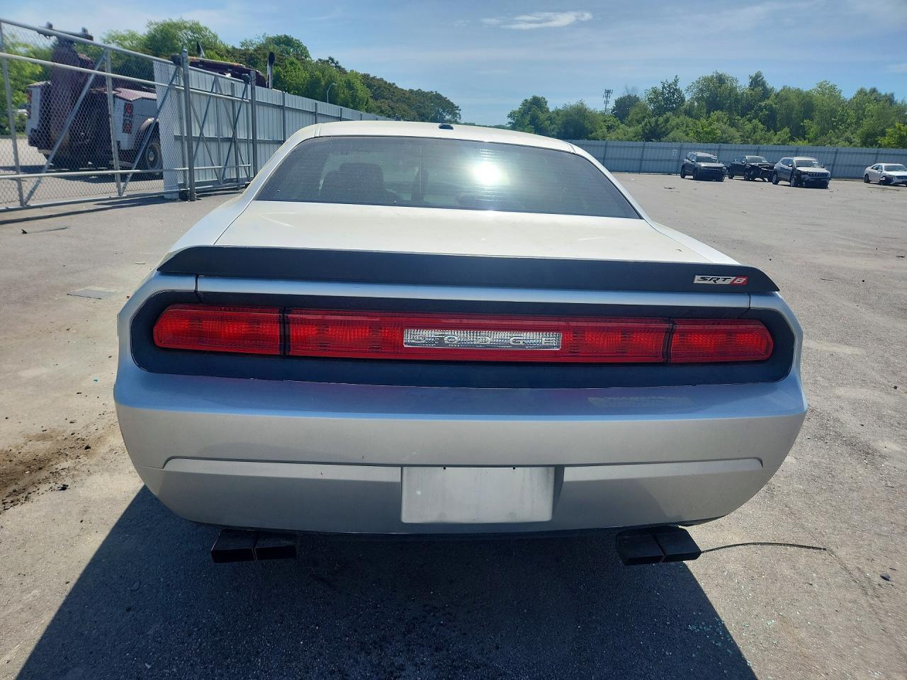2010 Dodge Challenger Srt-8 Silver vin: 2B3CJ7DW9AH110318
