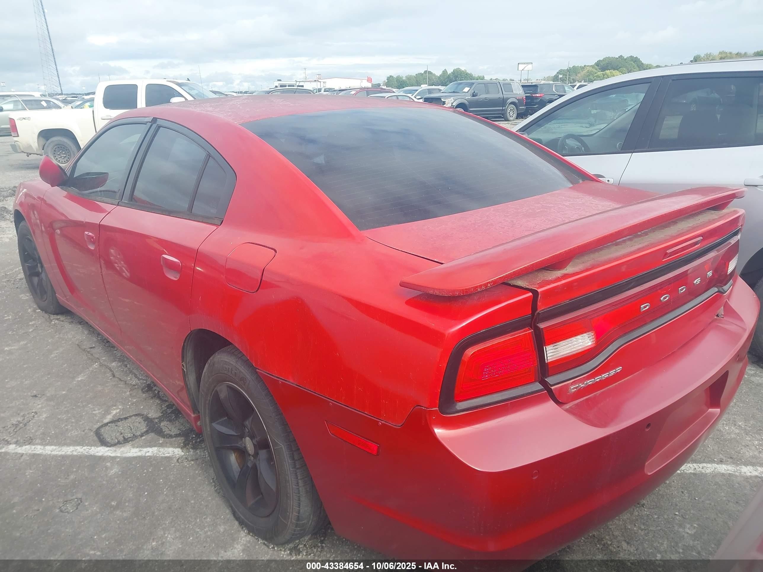 2011 Dodge Charger   Red vin: 2B3CL3CG0BH504238