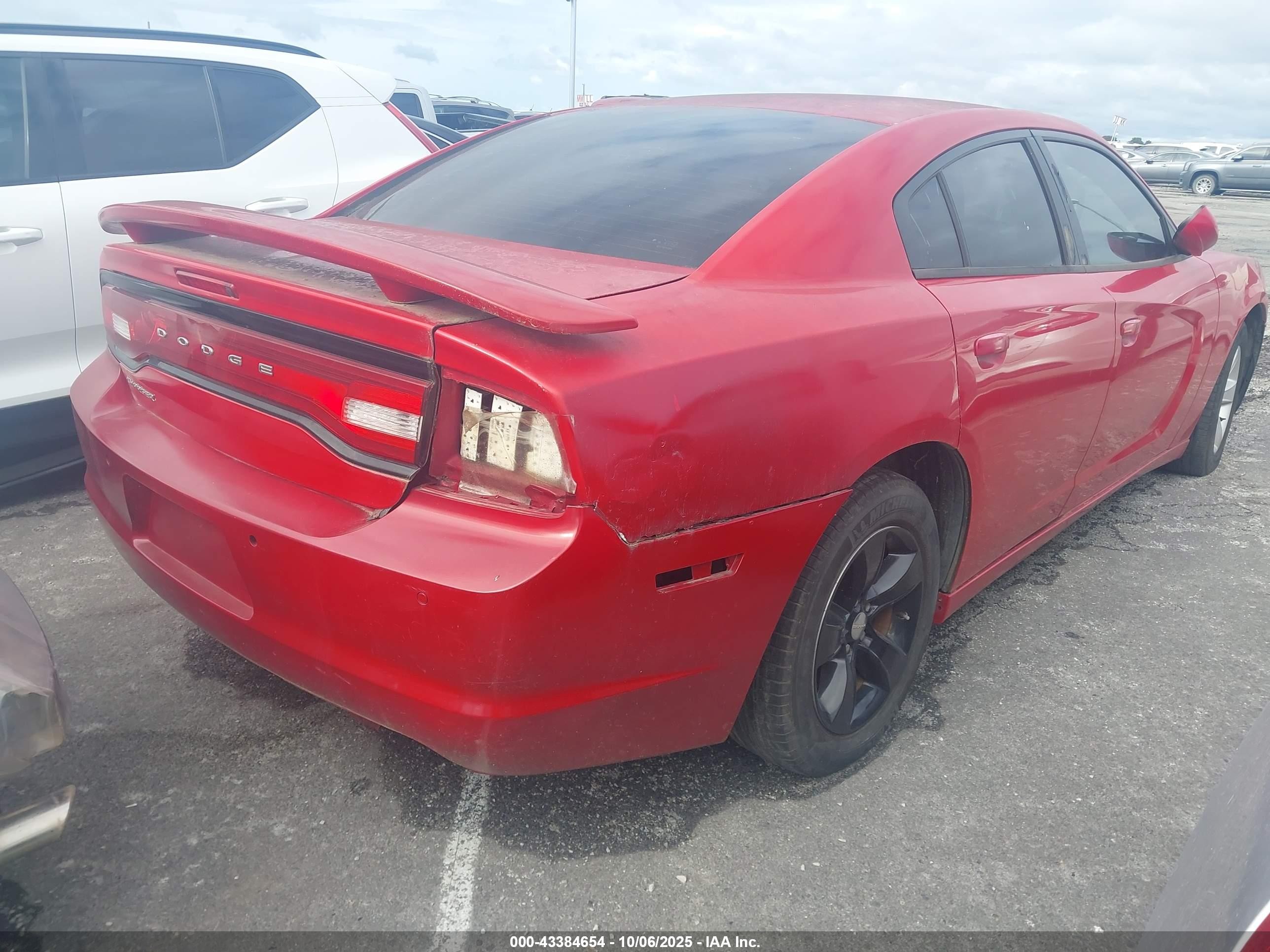 2011 Dodge Charger   Red vin: 2B3CL3CG0BH504238