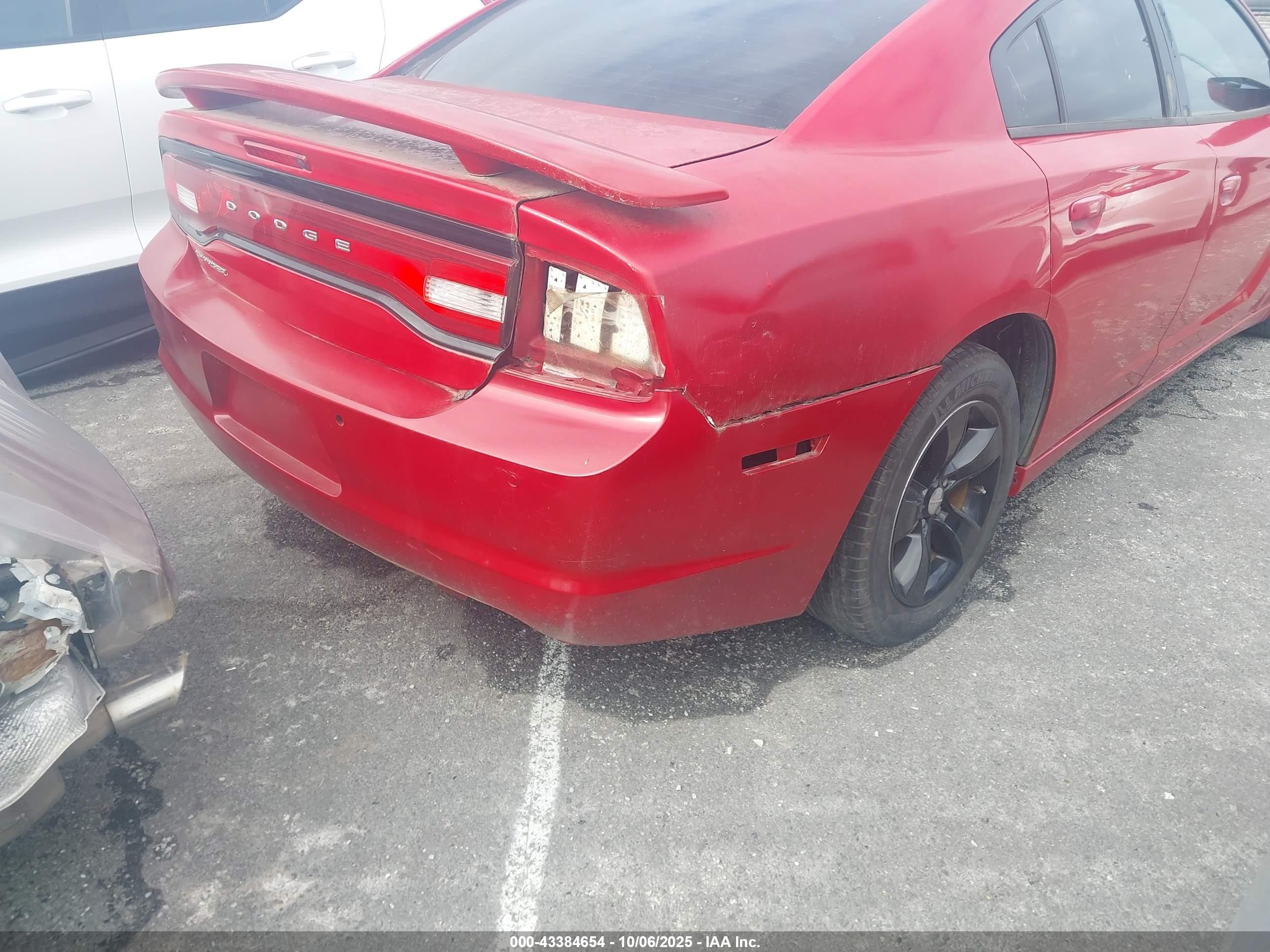 2011 Dodge Charger   Red vin: 2B3CL3CG0BH504238