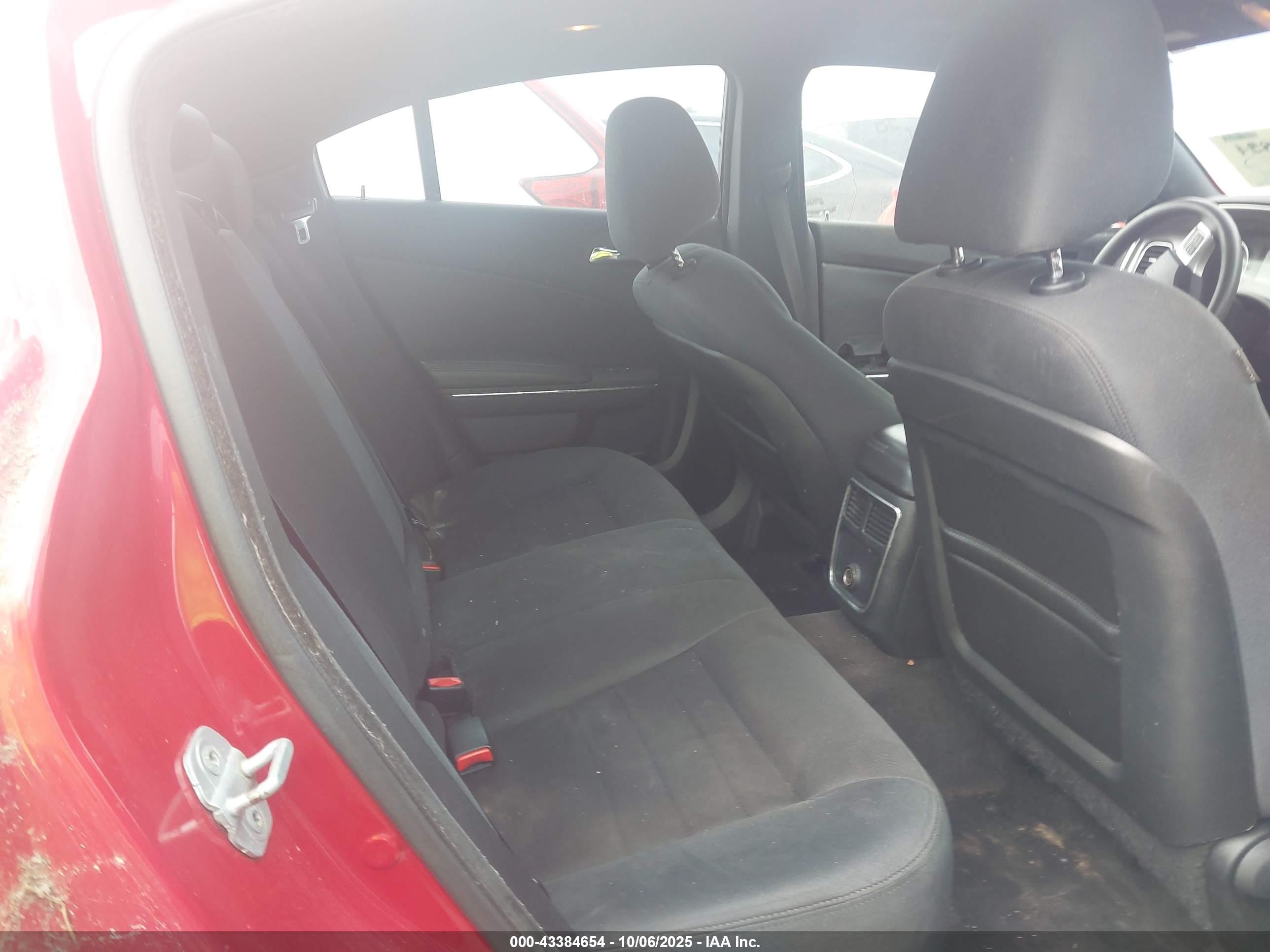 2011 Dodge Charger   Red vin: 2B3CL3CG0BH504238