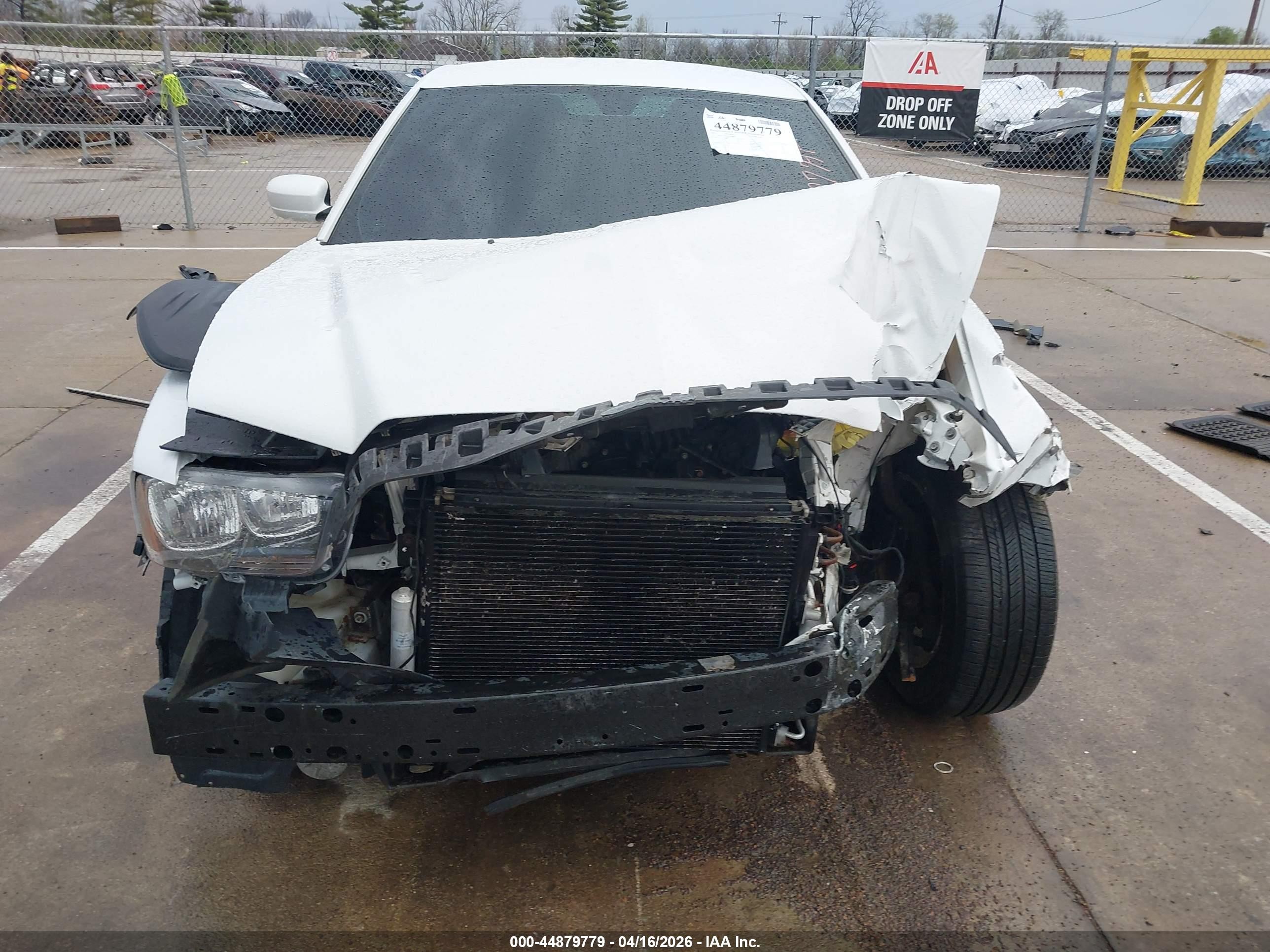2011 Dodge Charger   Белый vin: 2B3CL3CG0BH506491