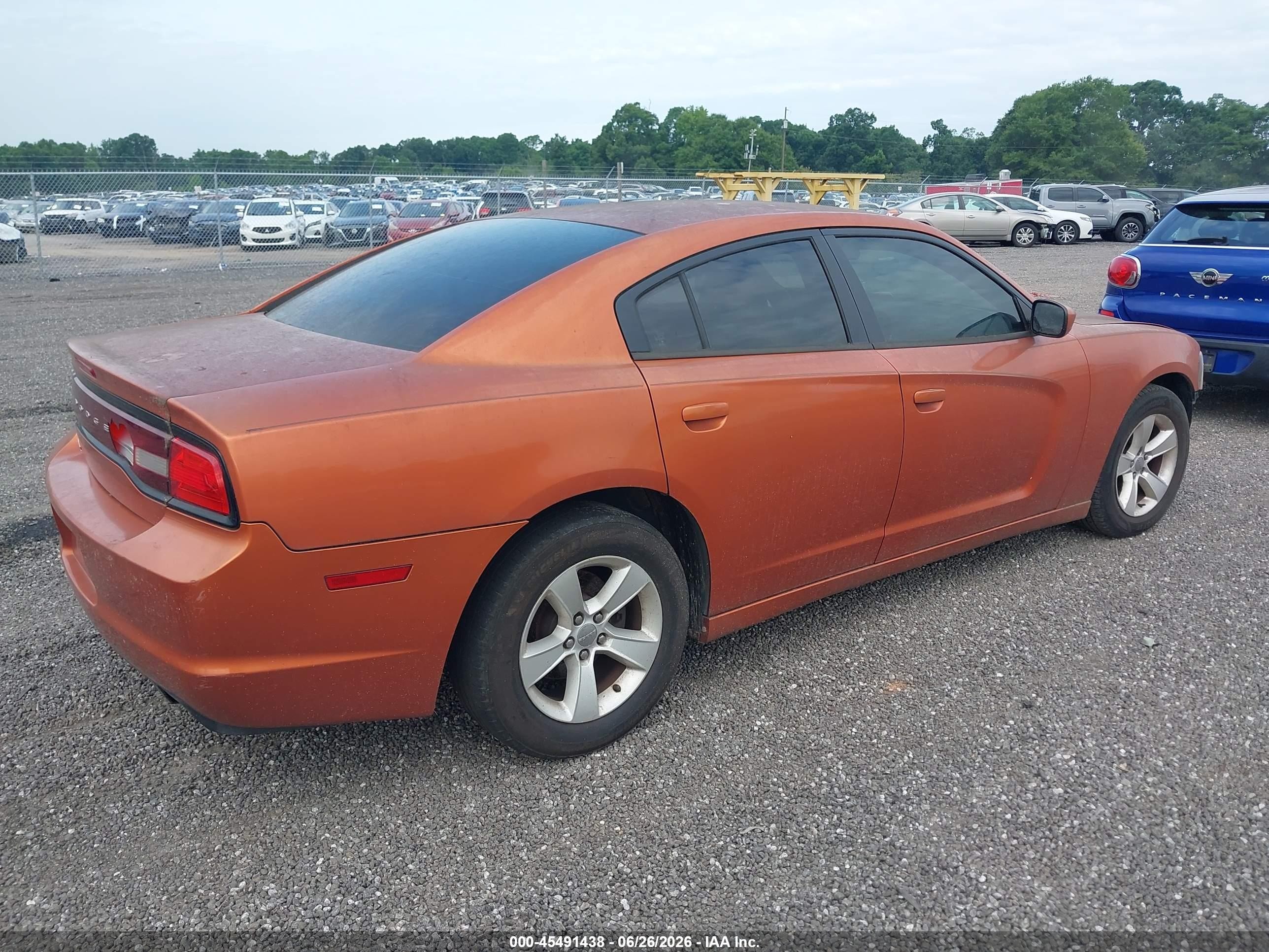 2011 Dodge Charger   Orange vin: 2B3CL3CG2BH513832