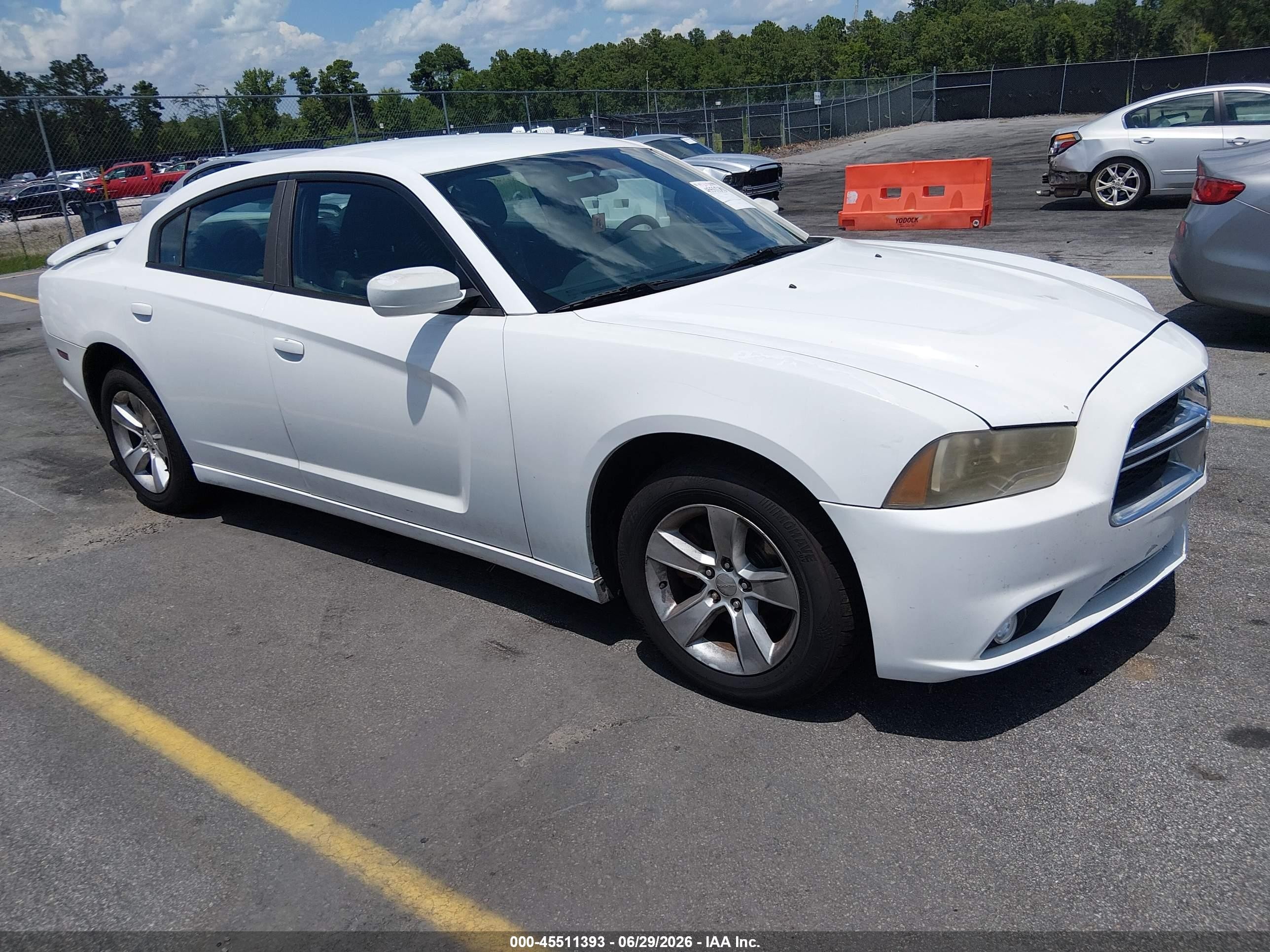 2011 Dodge Charger   White vin: 2B3CL3CG3BH544376