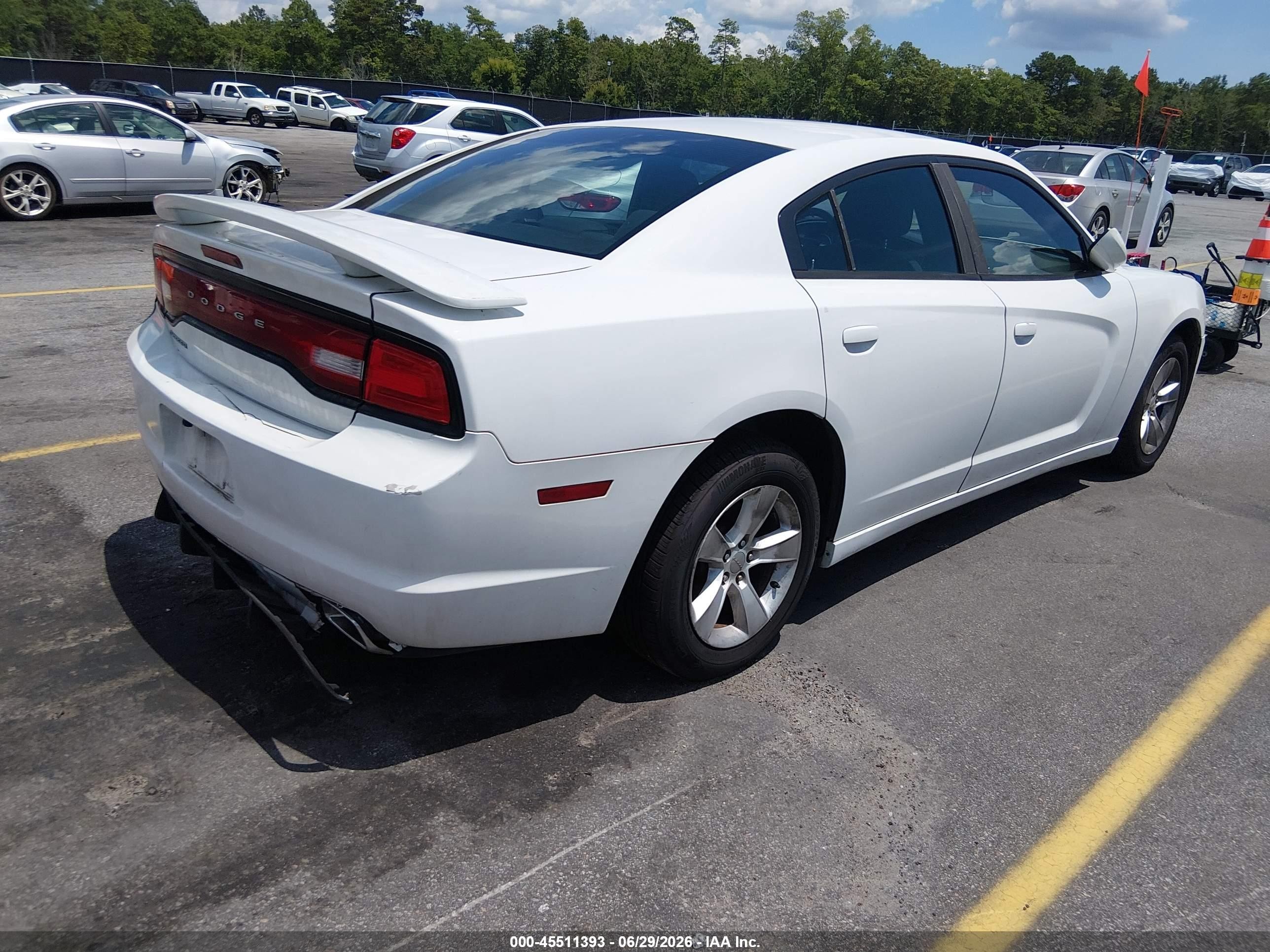 2011 Dodge Charger   White vin: 2B3CL3CG3BH544376