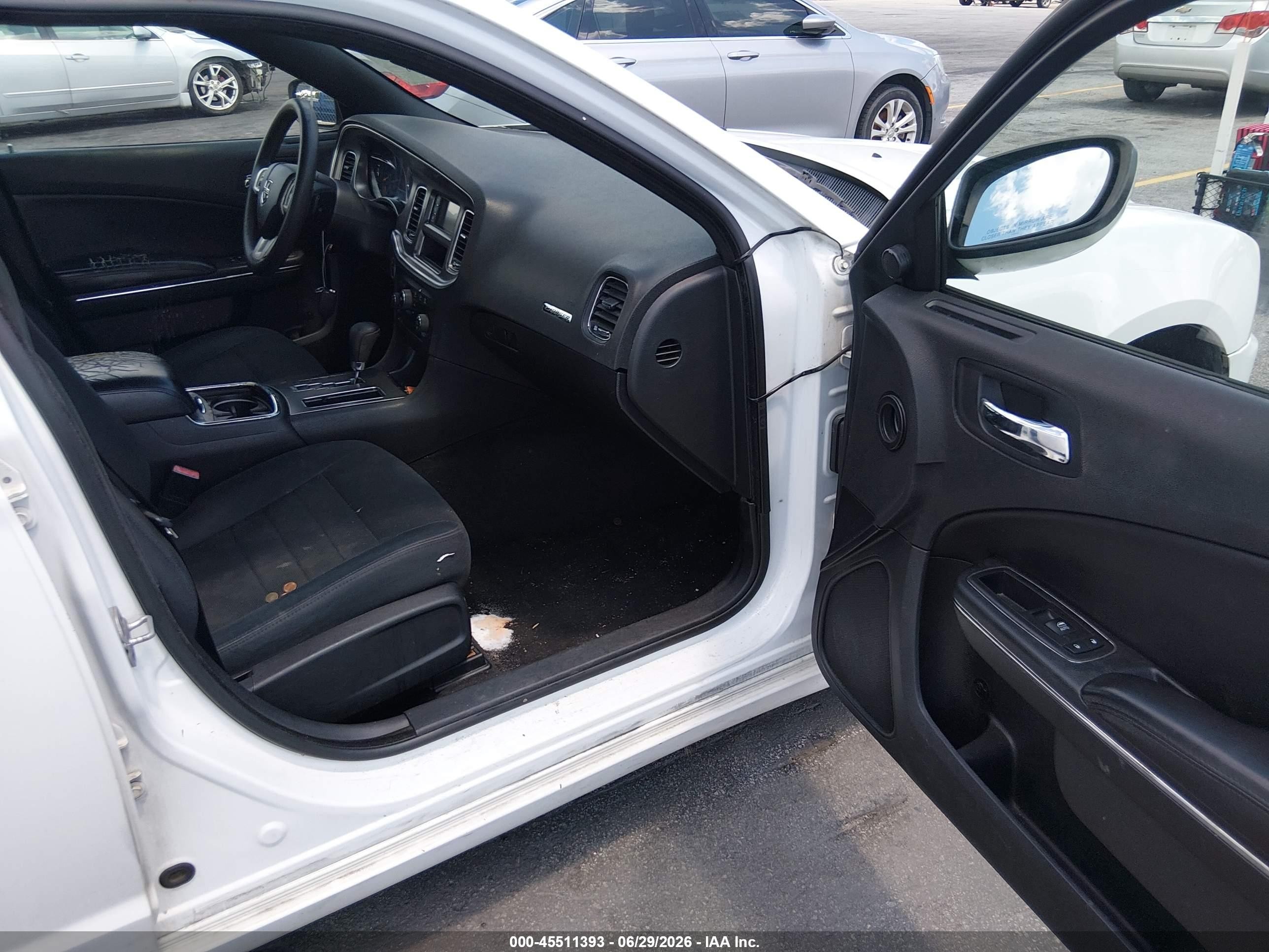 2011 Dodge Charger   White vin: 2B3CL3CG3BH544376