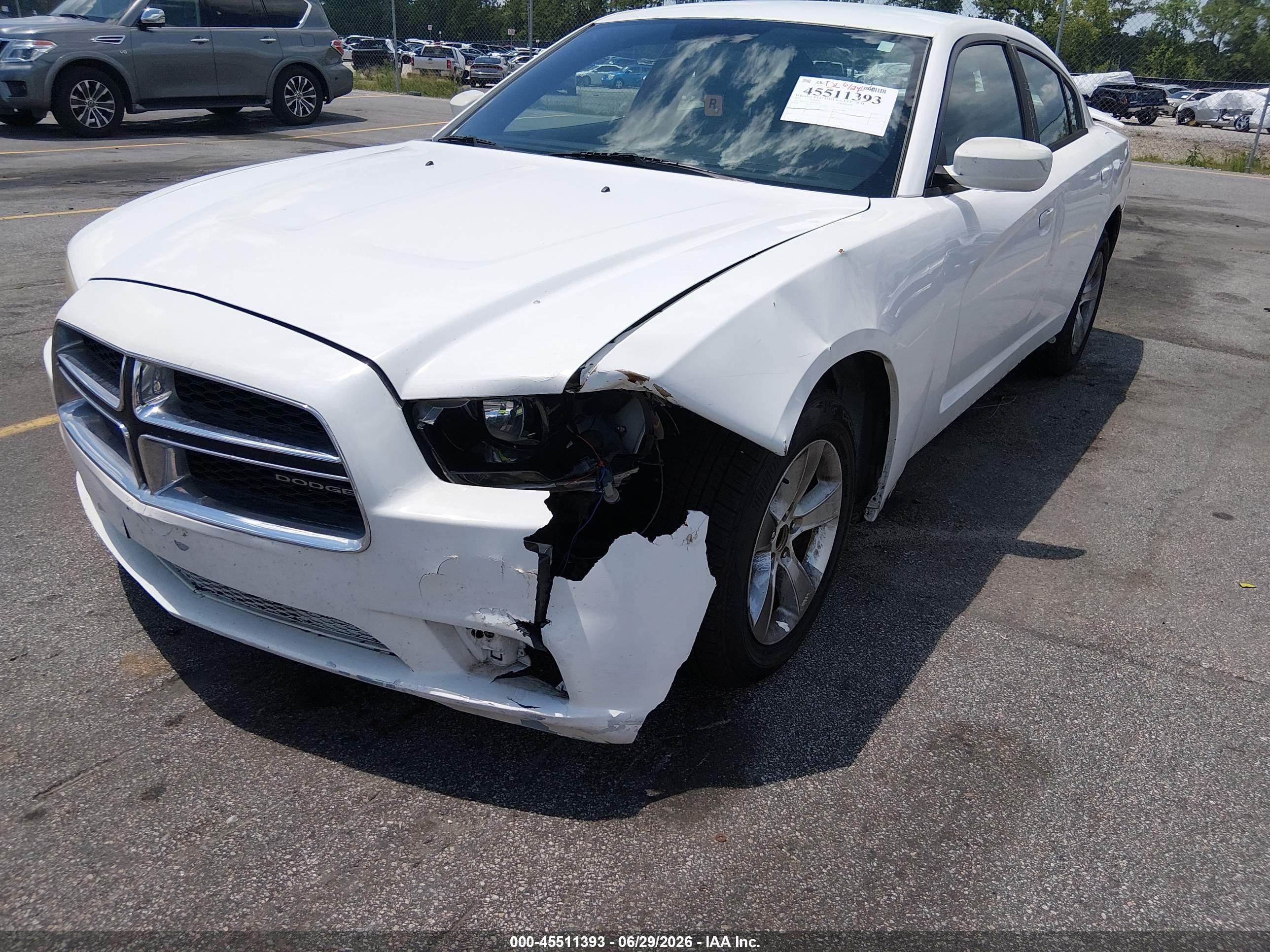 2011 Dodge Charger   White vin: 2B3CL3CG3BH544376