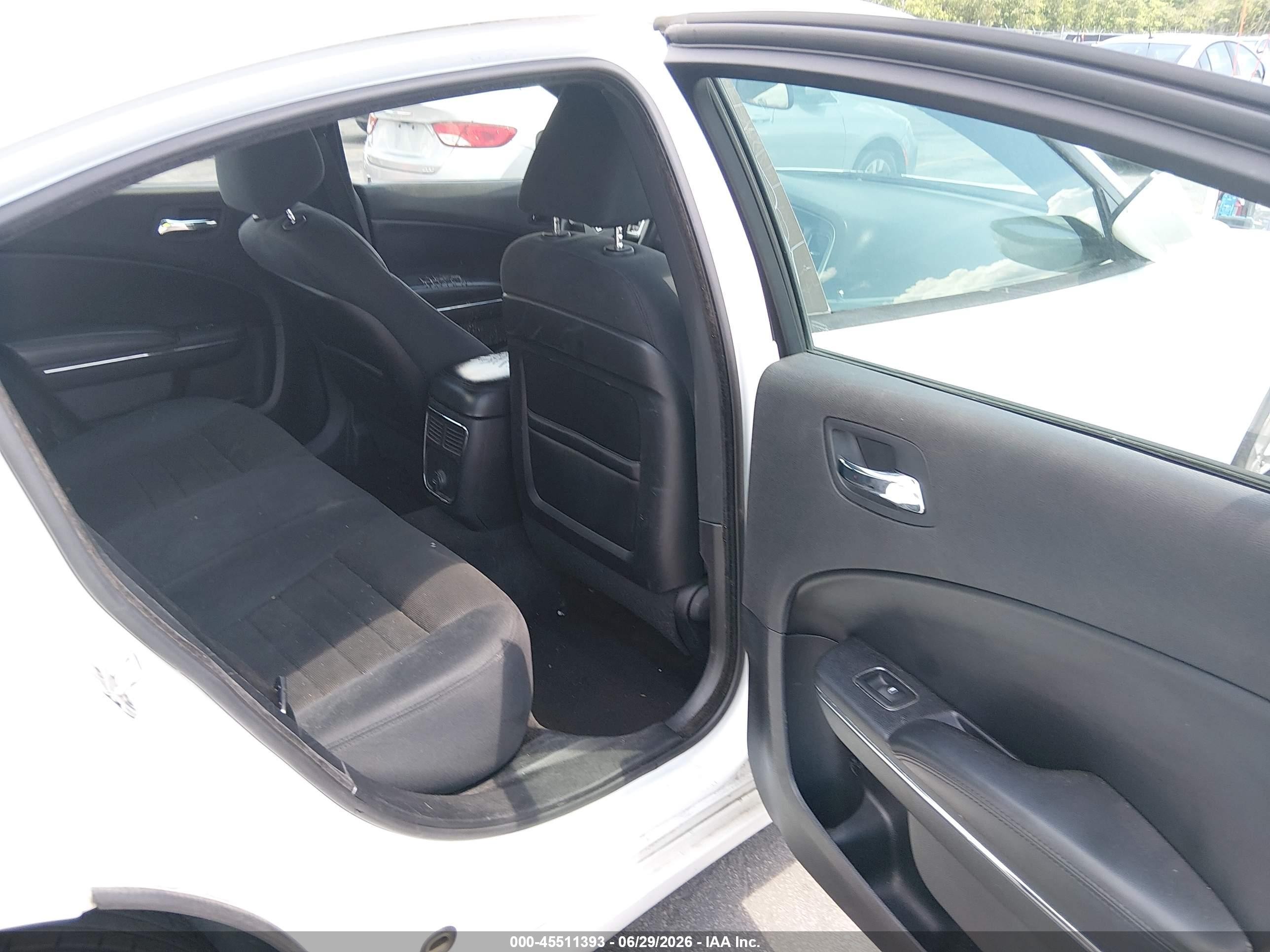 2011 Dodge Charger   White vin: 2B3CL3CG3BH544376