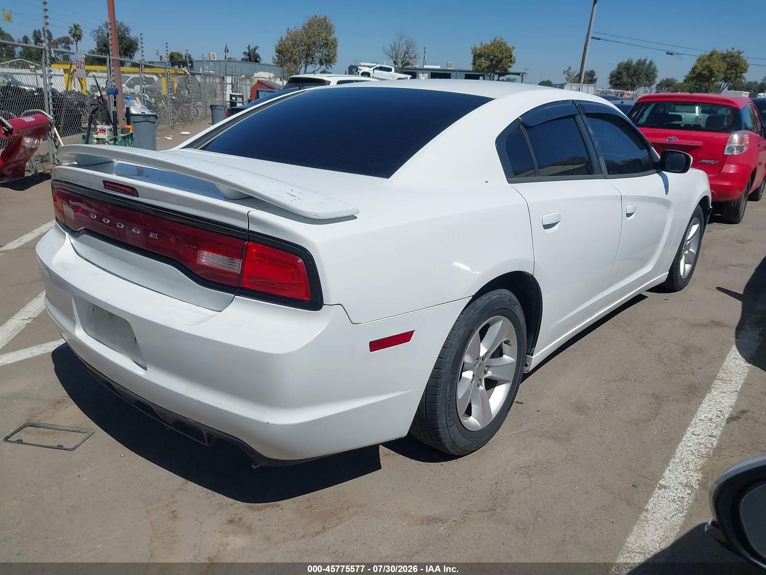 2011 Dodge Charger   White vin: 2B3CL3CG3BH548282