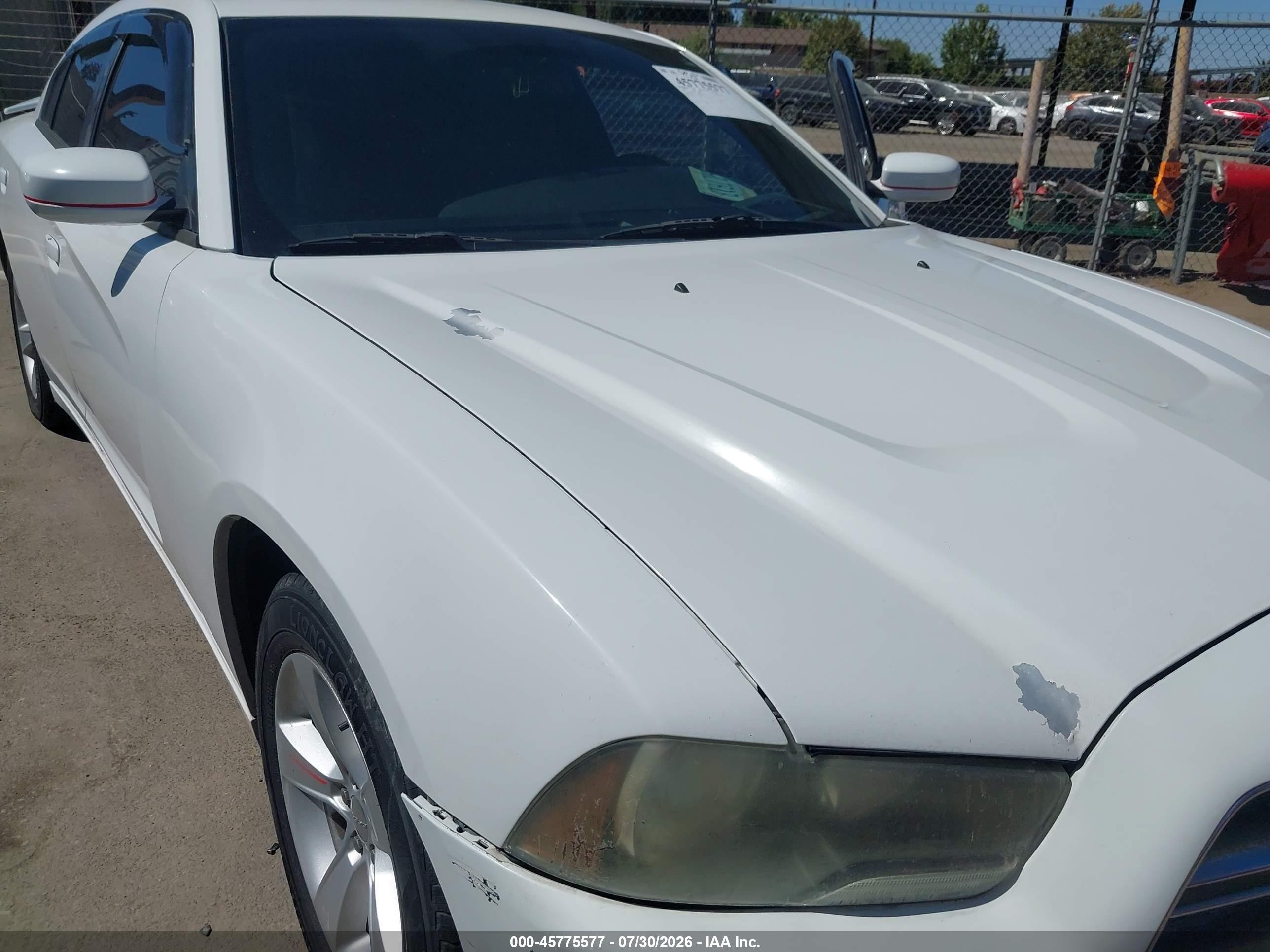2011 Dodge Charger   White vin: 2B3CL3CG3BH548282