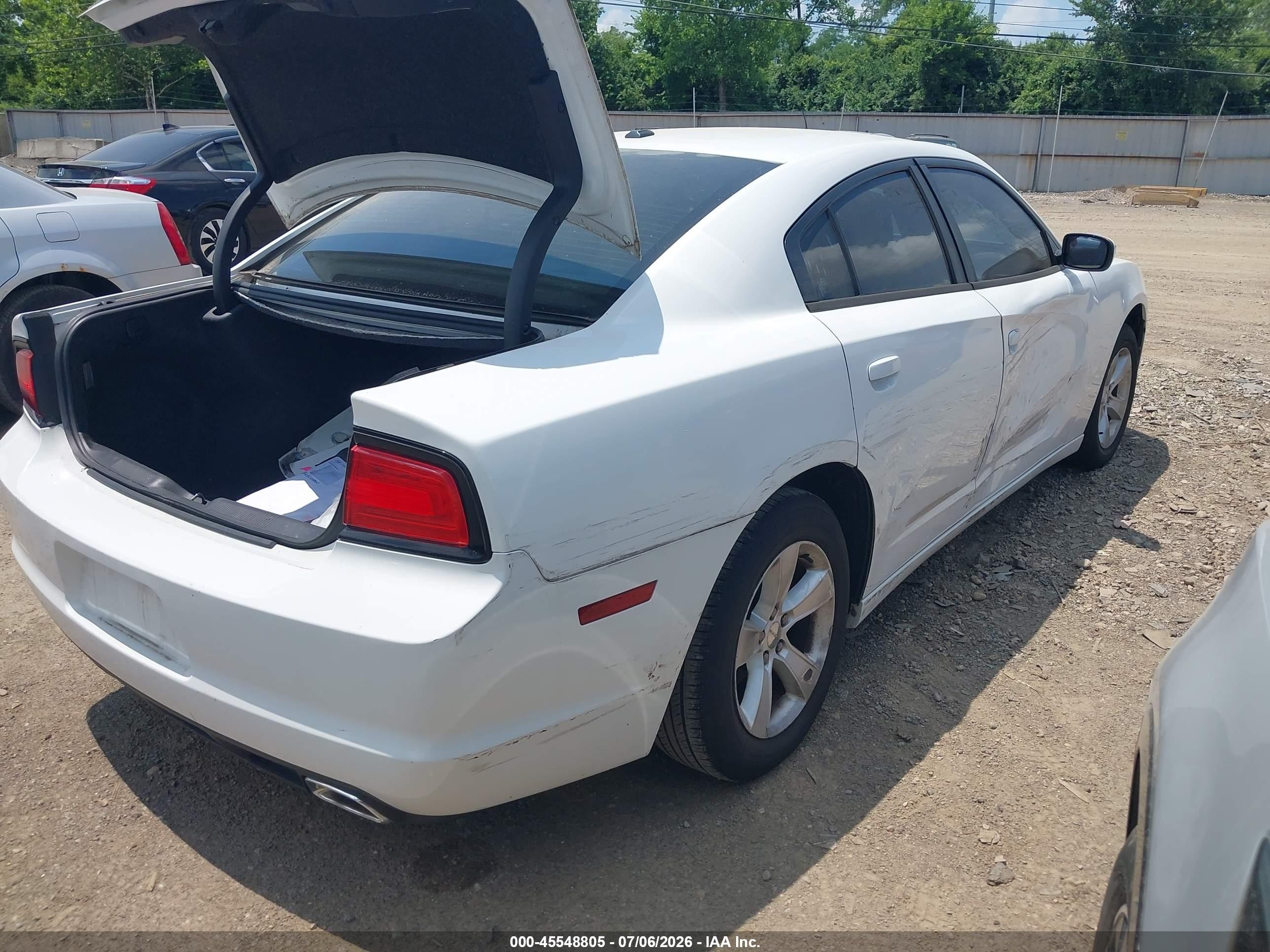 2011 Dodge Charger   Белый vin: 2B3CL3CG3BH554597