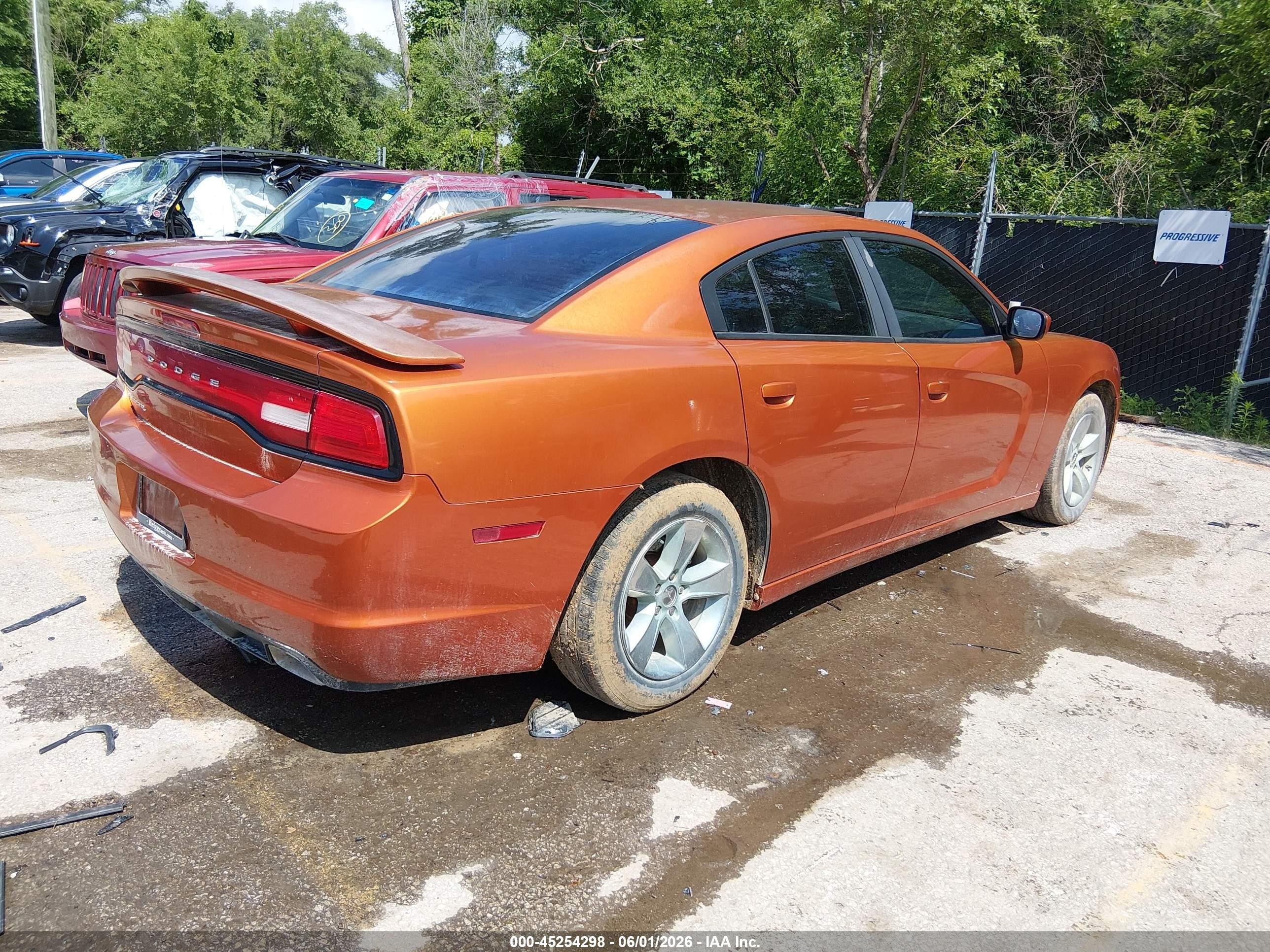 2011 Dodge Charger   Orange vin: 2B3CL3CG3BH567298