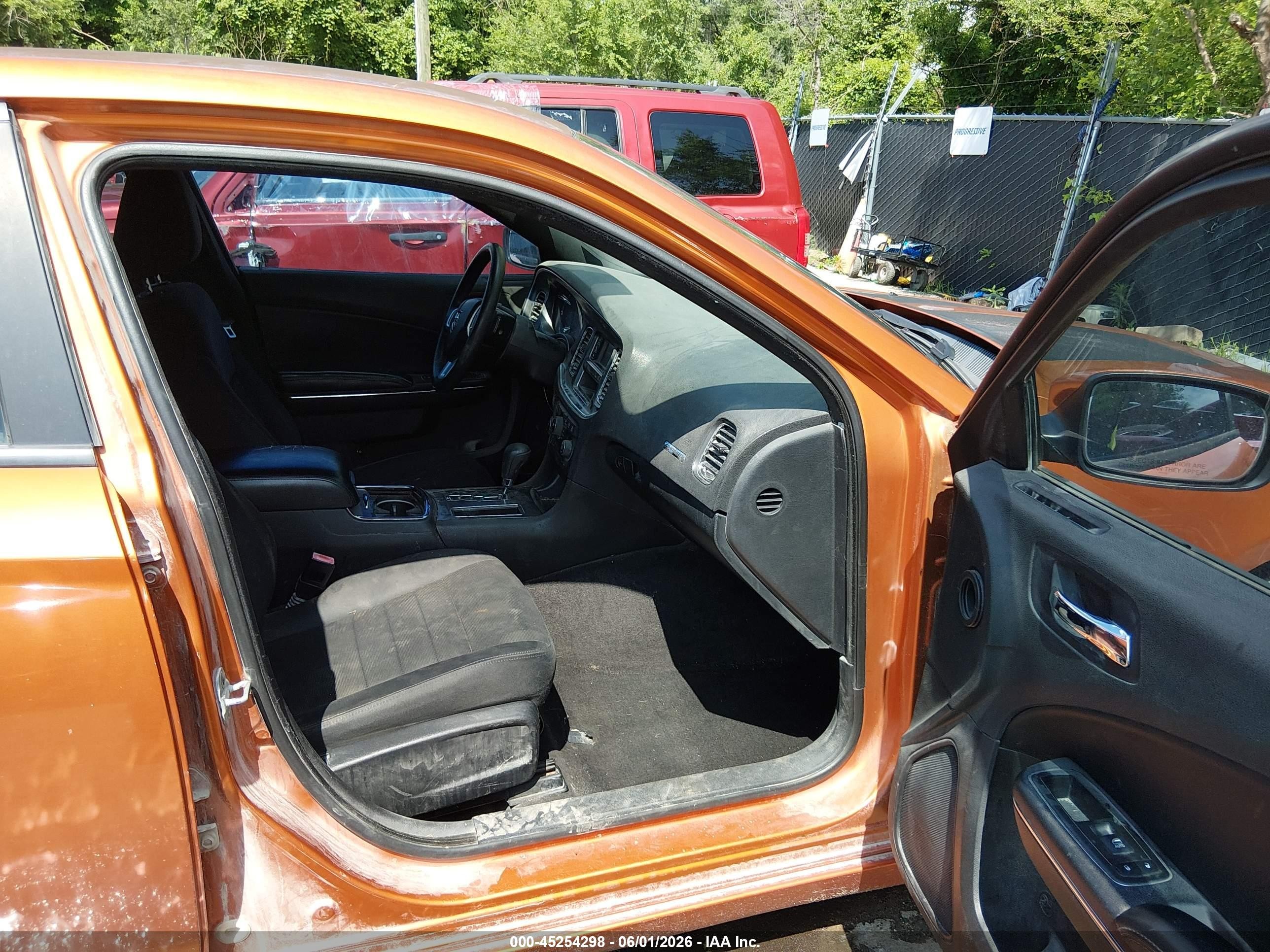 2011 Dodge Charger   Orange vin: 2B3CL3CG3BH567298