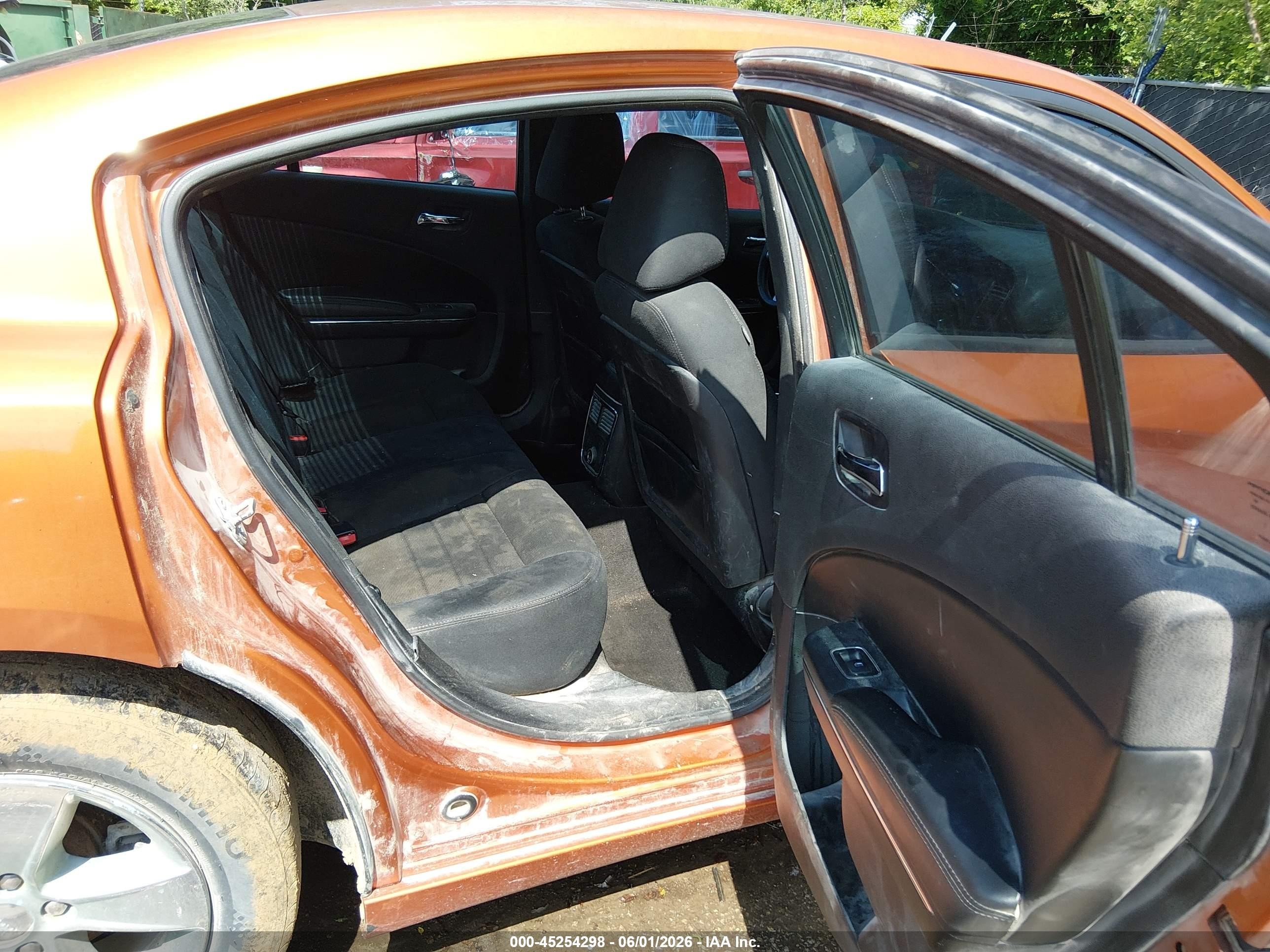 2011 Dodge Charger   Orange vin: 2B3CL3CG3BH567298
