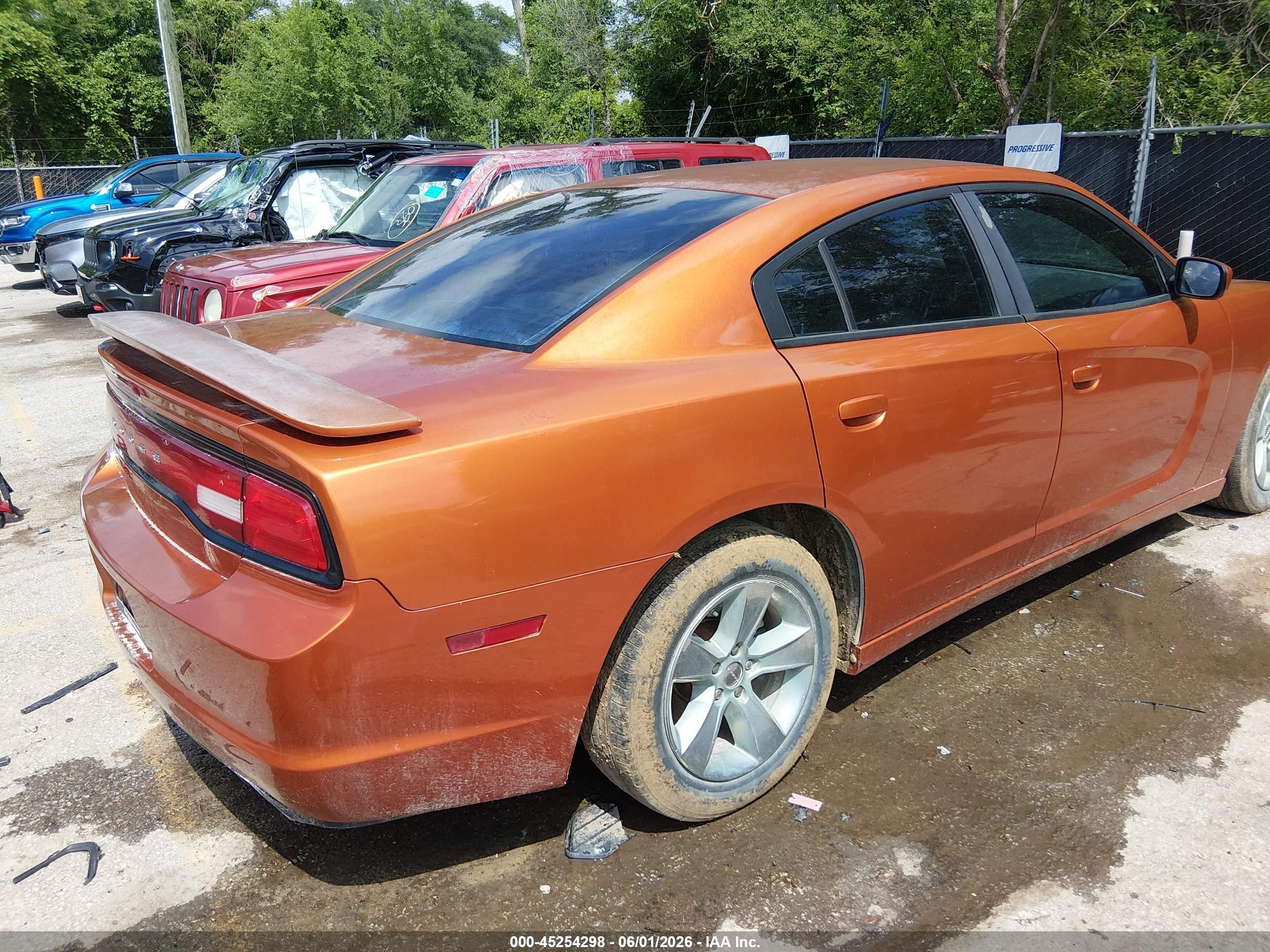 2011 Dodge Charger   Orange vin: 2B3CL3CG3BH567298