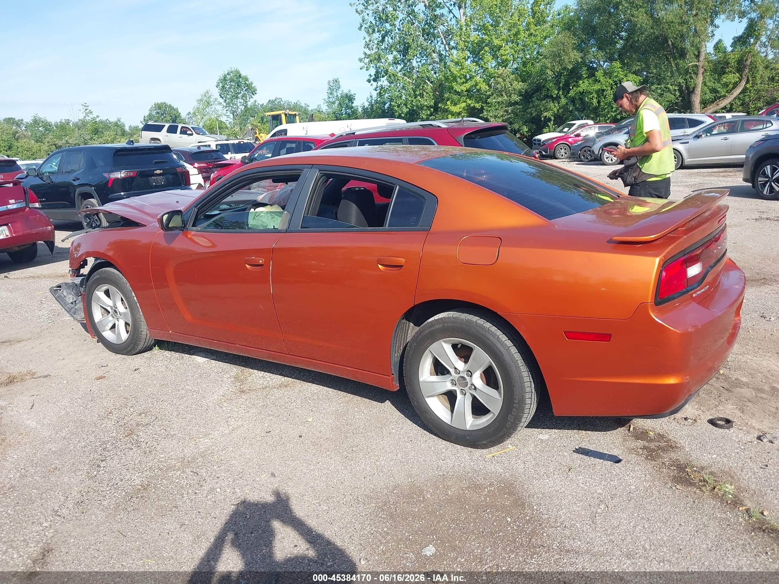 2011 Dodge Charger   Orange vin: 2B3CL3CG4BH566399