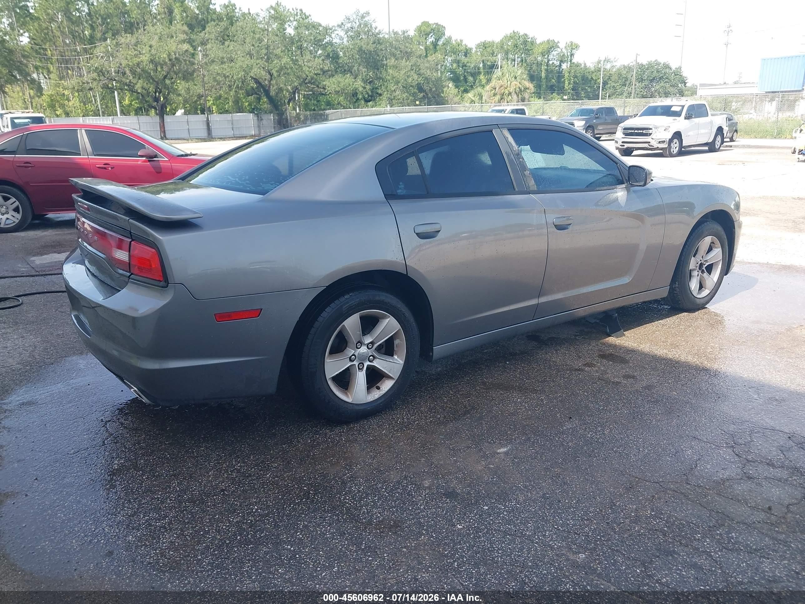 2011 Dodge Charger   Gray vin: 2B3CL3CG4BH607517