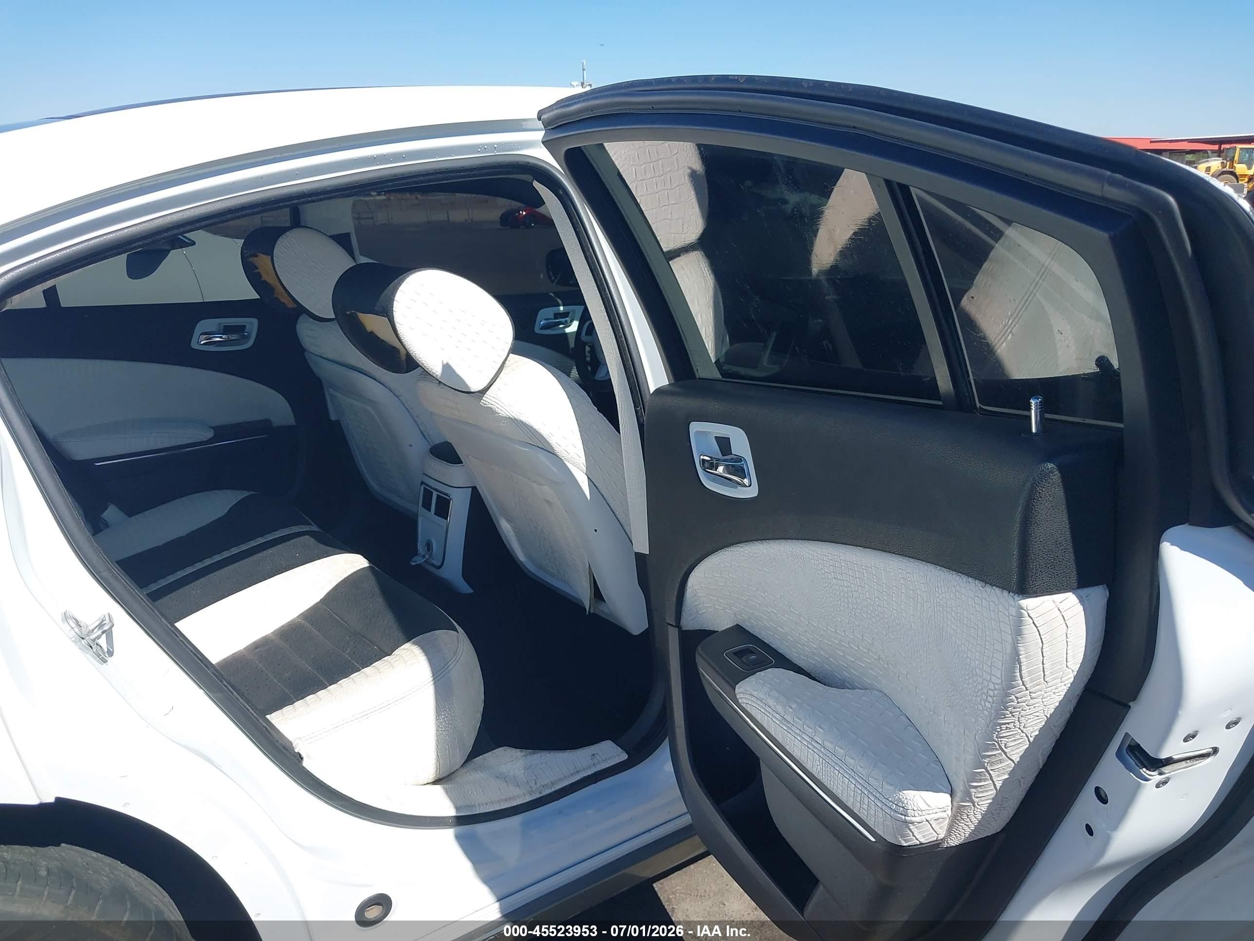 2011 Dodge Charger   White vin: 2B3CL3CG5BH545108
