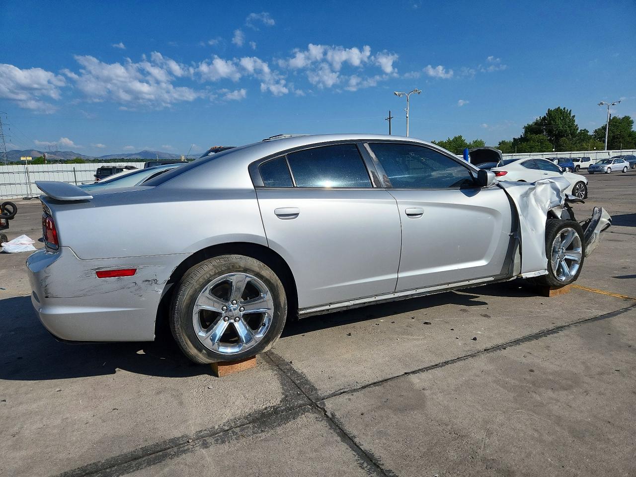 2011 Dodge Charger Серебряный vin: 2B3CL3CG6BH613562