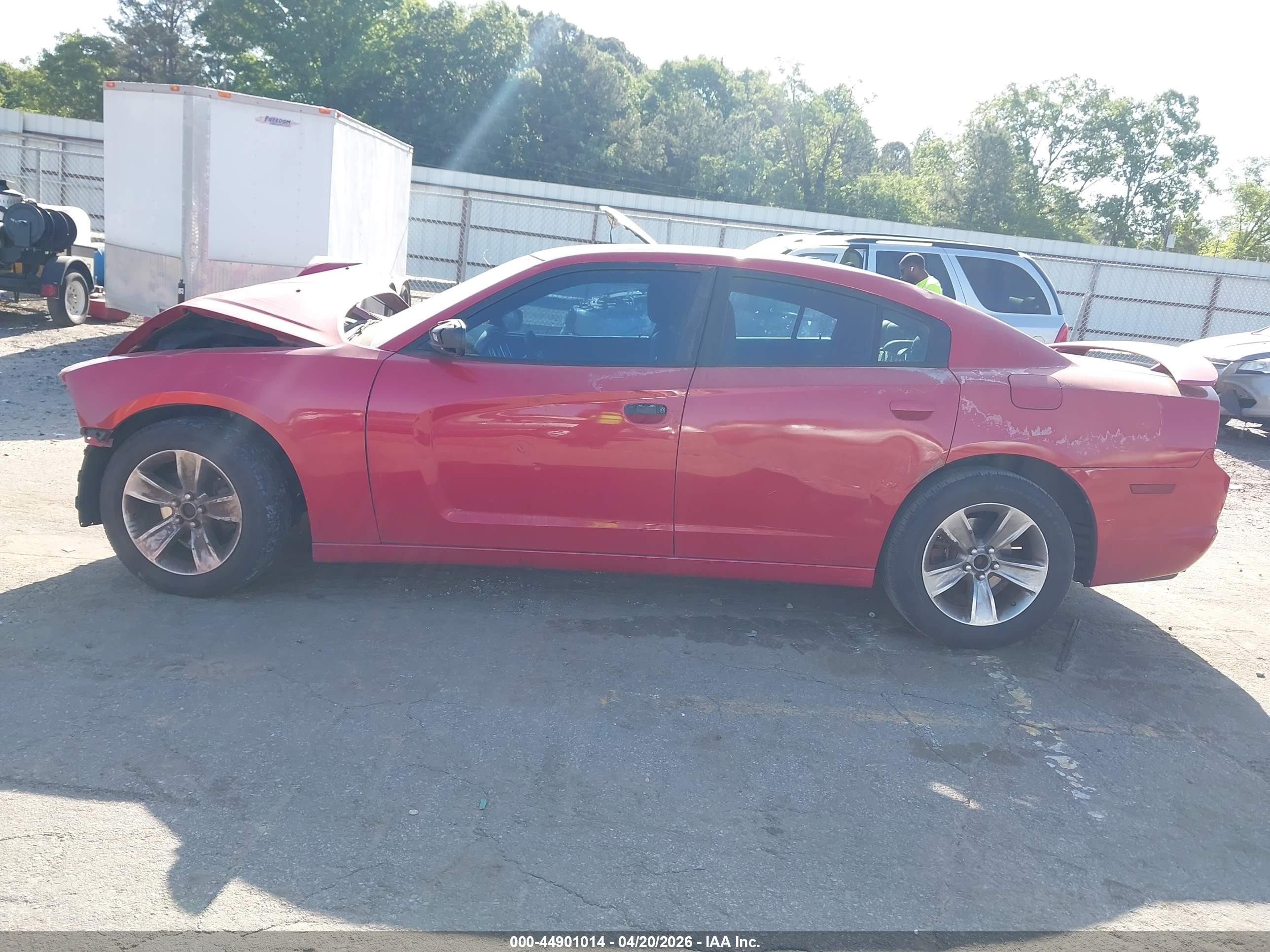 2011 Dodge Charger   Red vin: 2B3CL3CG9BH527095