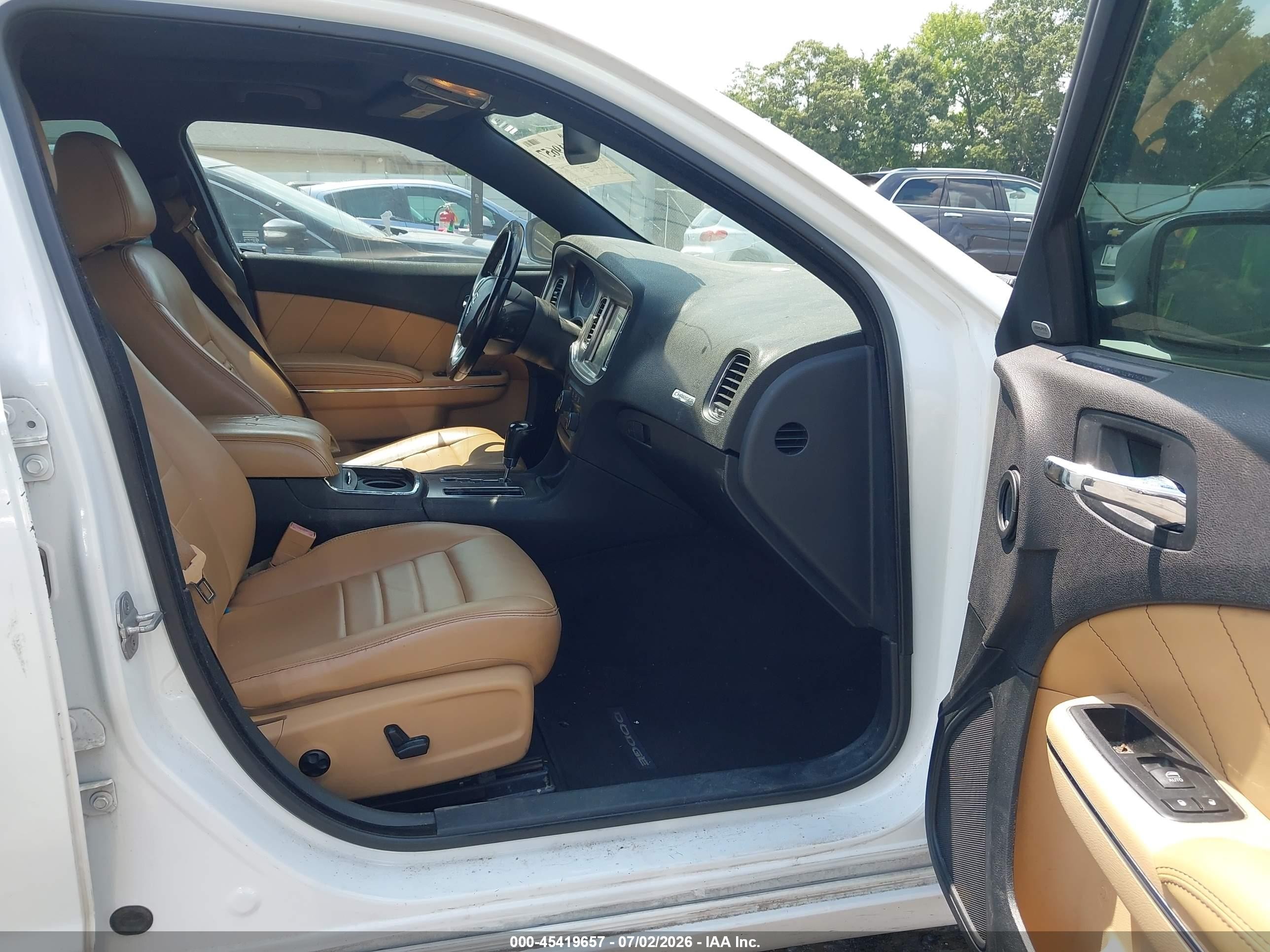 2011 Dodge Charger R/t White vin: 2B3CL5CT5BH555100