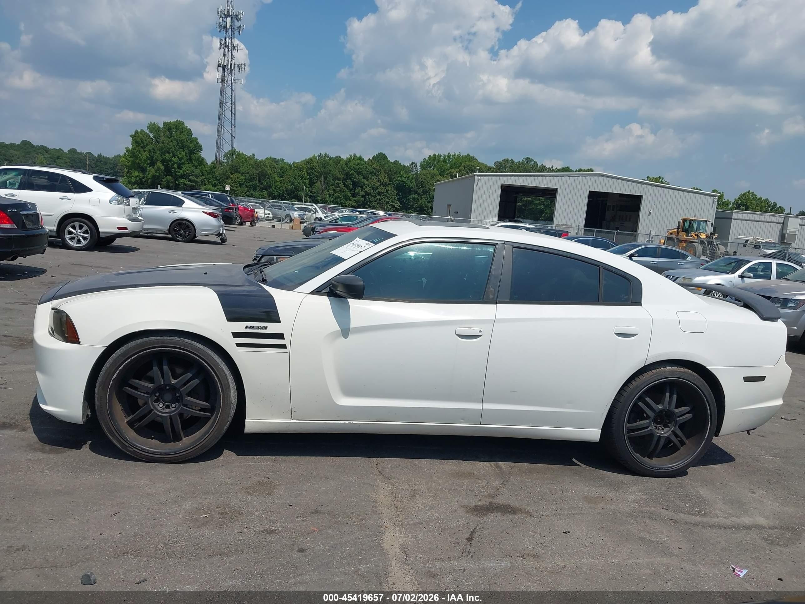 2011 Dodge Charger R/t White vin: 2B3CL5CT5BH555100